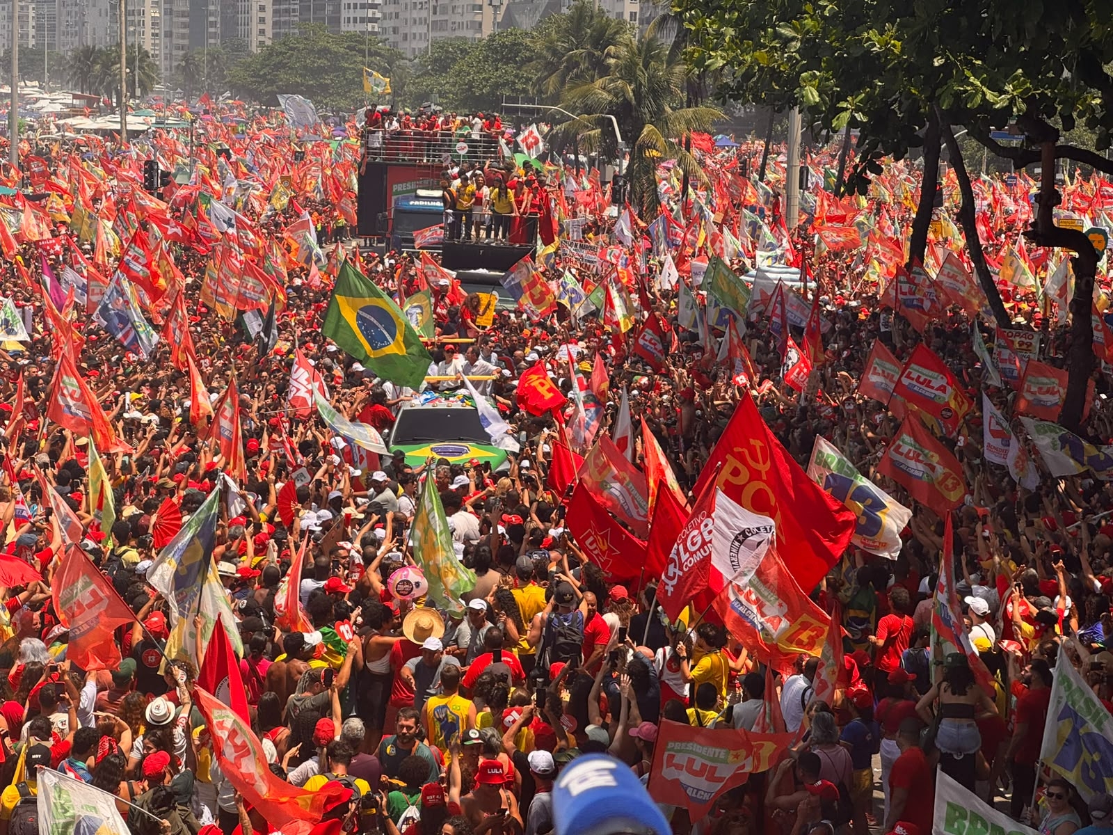 Ato em apoio a Lula reúne milhares de eleitores na orla de Copacabana episode artwork