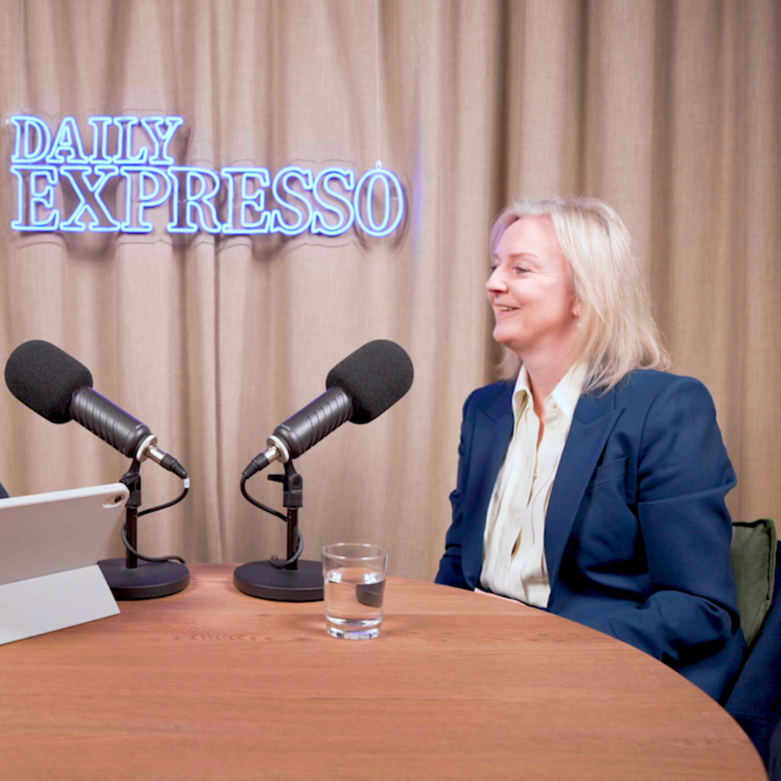 'HE HATES OUR COUNTRY!' - Liz Truss SAVAGES Starmer over Labour CHAOS | Daily Expresso episode artwork