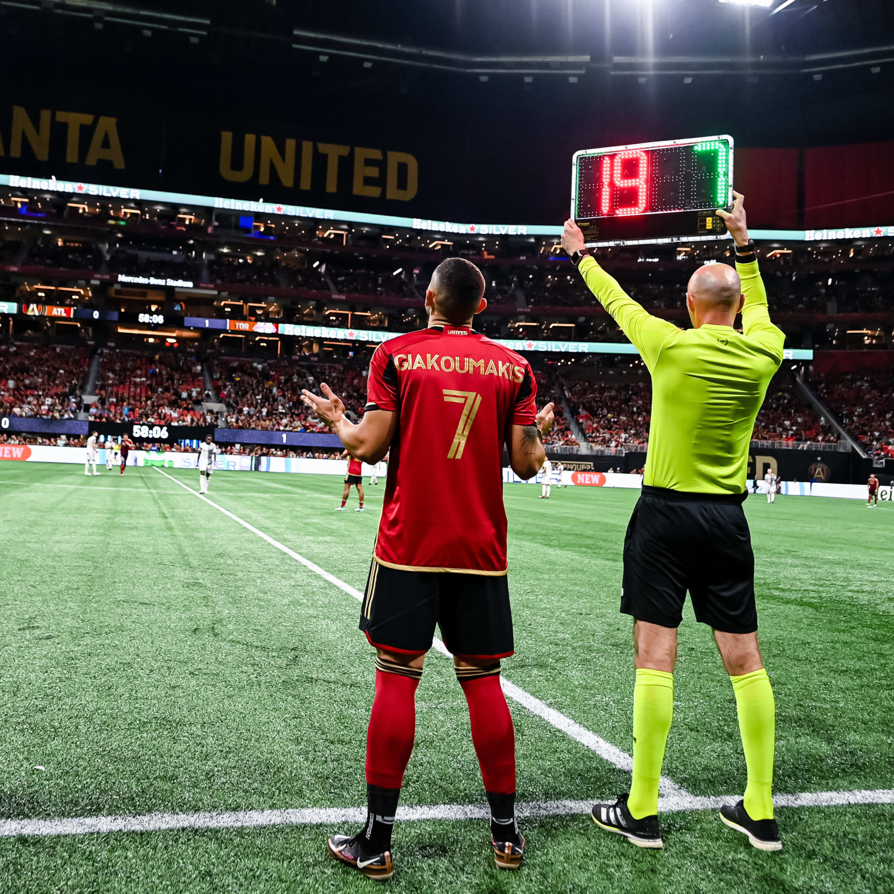 GIORGOS GIAKOUMAKIS MAKES HIS ATL UTD DEBUT! ATLANTA UNITED STILL UNDEFEATED AT THE BENZ! + CLTFC MATCH PREVIEW | FIVE STRIPE WEEKLY #263 episode artwork