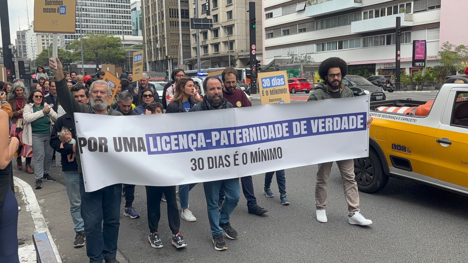 Manifestantes pedem ampliação da licença-paternidade em ato na Avenida Paulista episode artwork