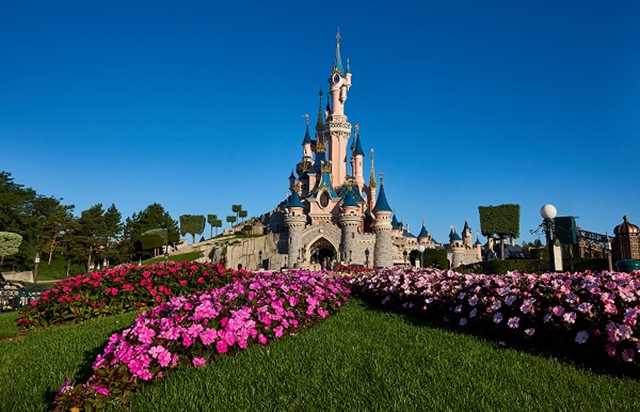 Discussing Disneyland Paris with our Co-Worker Phil episode artwork