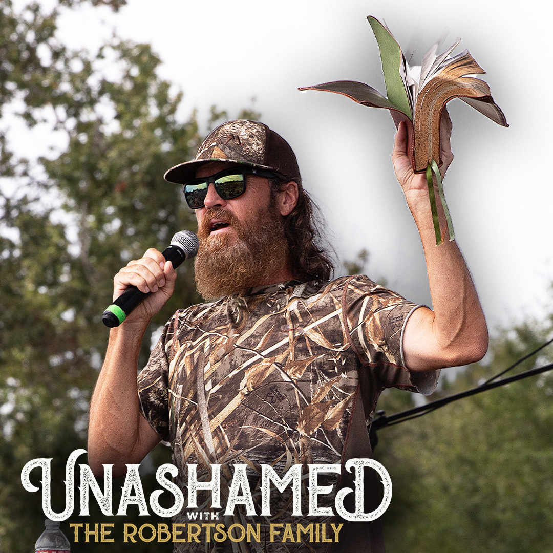 Ep 1158 | Jase Moved to Tears as Phil Is Honored with Mass Baptisms in the Duck Commander Parking Lot