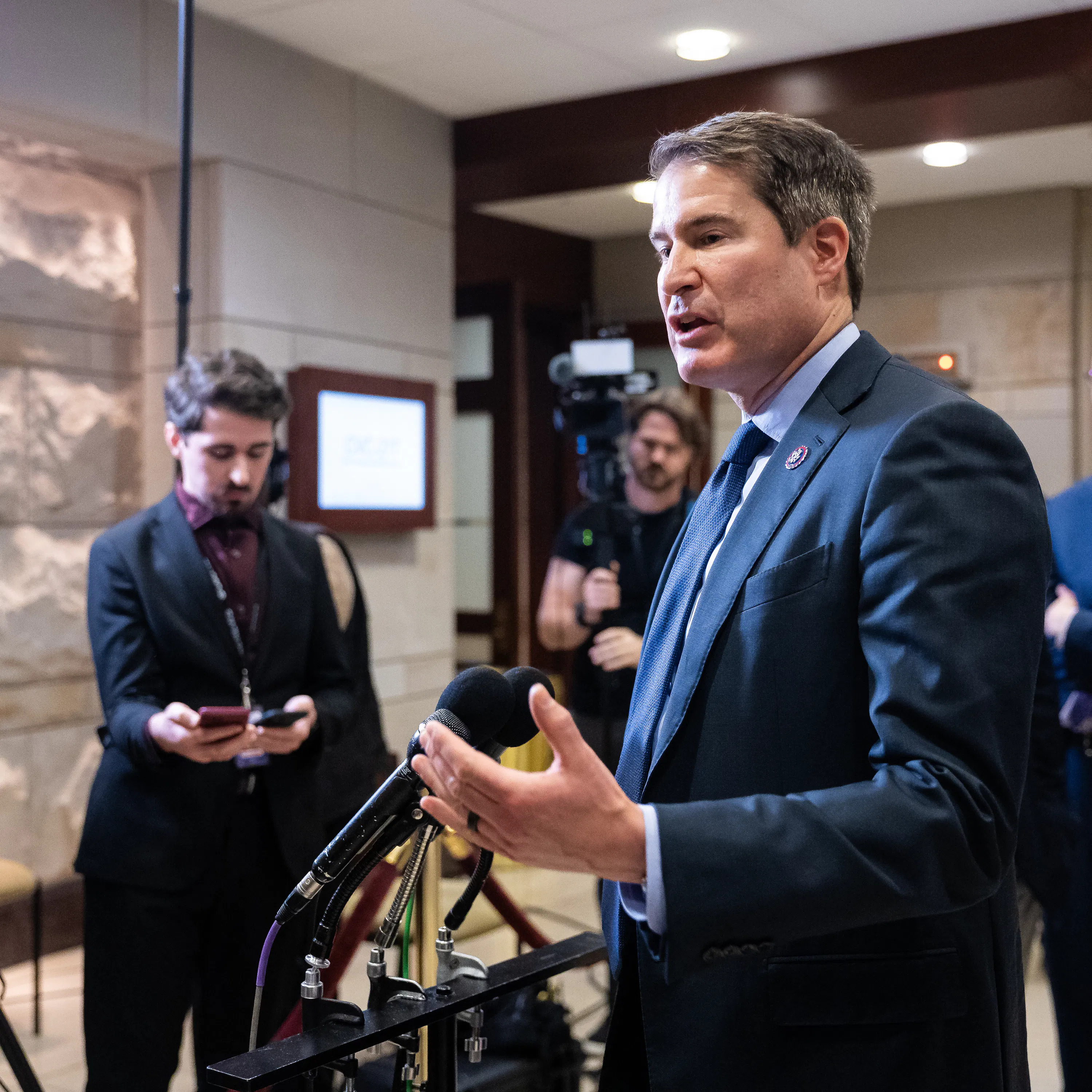 Is it time for a 'new generation' in Washington? (with Rep. Seth Moulton) episode artwork