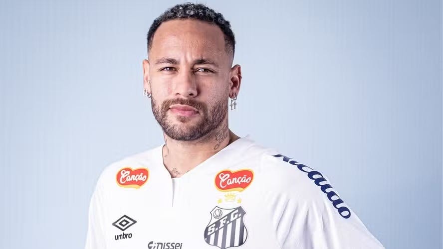 Neymar passa por cirurgia no joelho esquerdo e deve ficar cerca de um mês em recuperação Neymar passa por cirurgia no joelho esquerdo e deve ficar cerca de um mês em recuperação