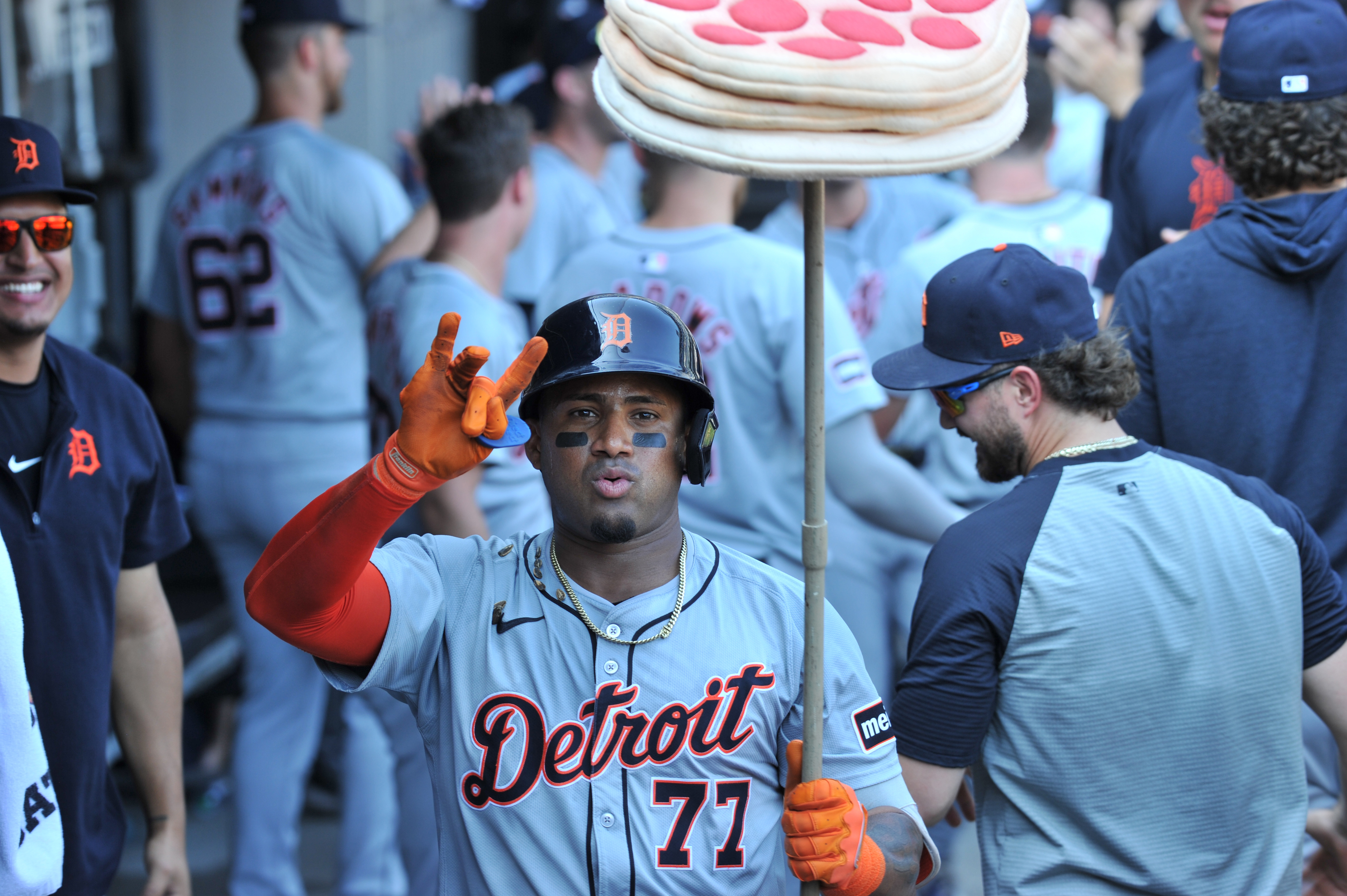 Tigers up 3 on Chicago. Going for the Sweep episode artwork