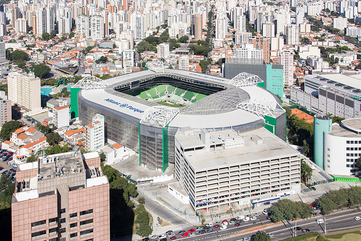 Governo de SP discute liberação da venda de bebidas alcoólicas em estádios