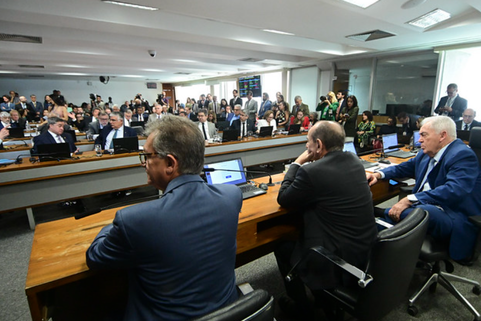 Proposta que reduz penas do 8 de janeiro chega à CCJ do Senado sem acordo para votação