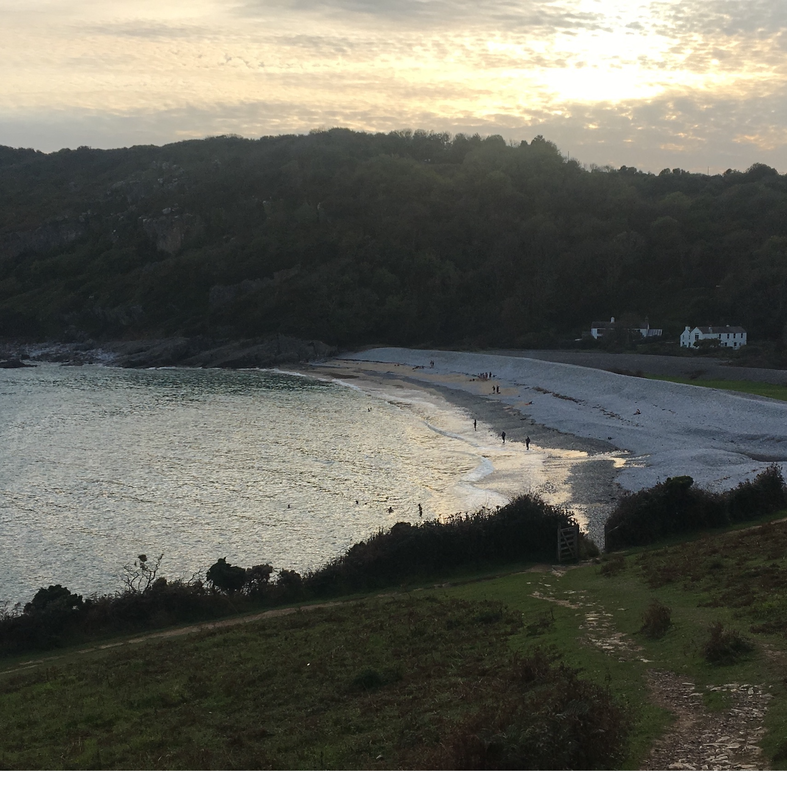 Sound Escape 34: gentle and relaxing sounds of waves on a pebble beach