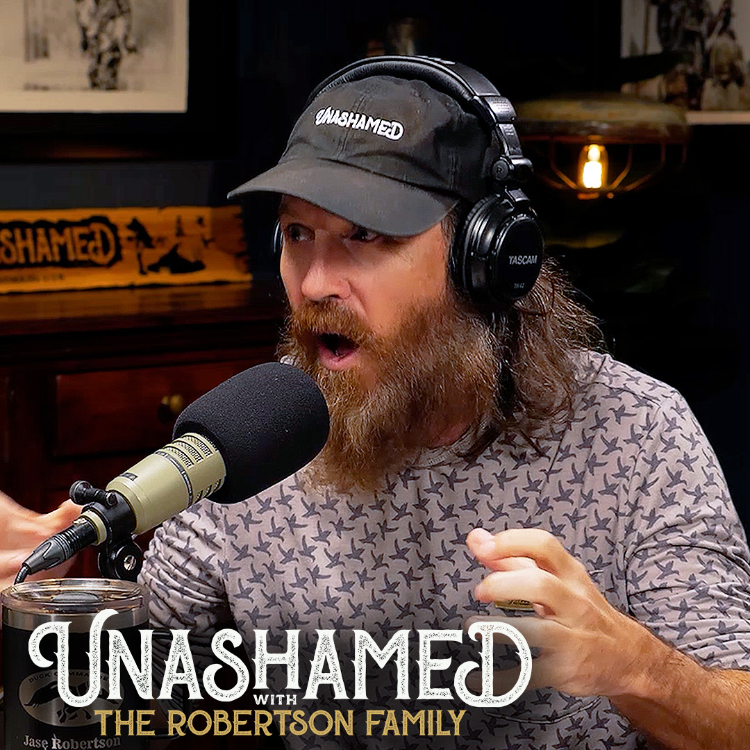 Ep 1208 | Jase Gets Roasted By a Fan & Admits It’s Painfully True