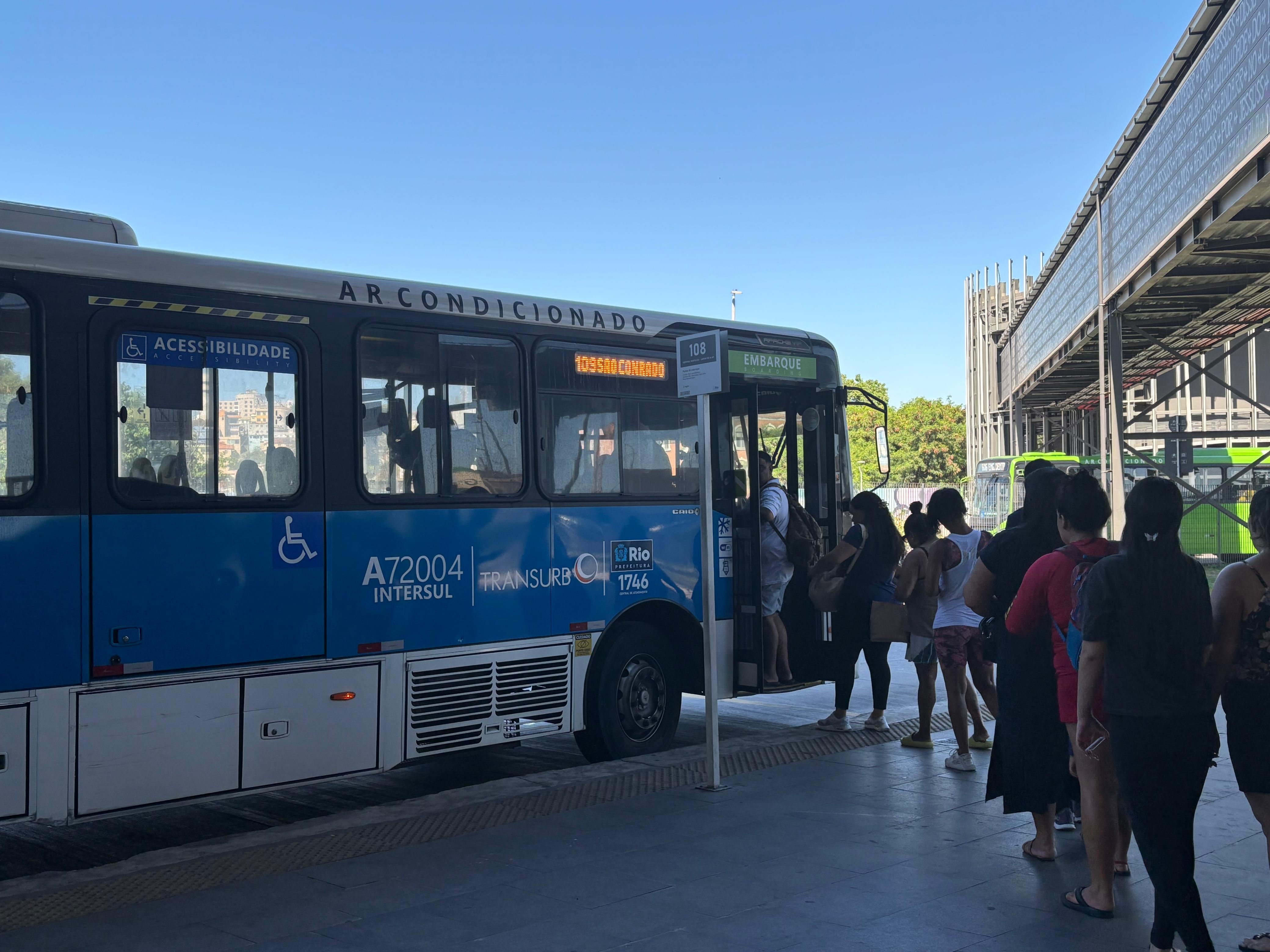 Pelo segundo dia, rodoviários das viações Real e Vila Isabel paralisam atividades e afetam 16 linhas de ônibus no Rio