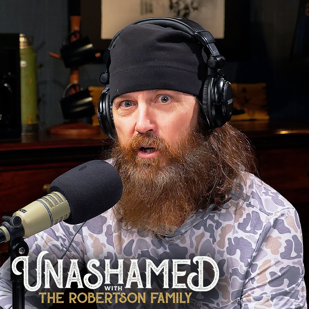 Ep 1055 | Jase Takes a Whole Town by Storm While One Guy Makes Things Awkward at 30,000 Feet