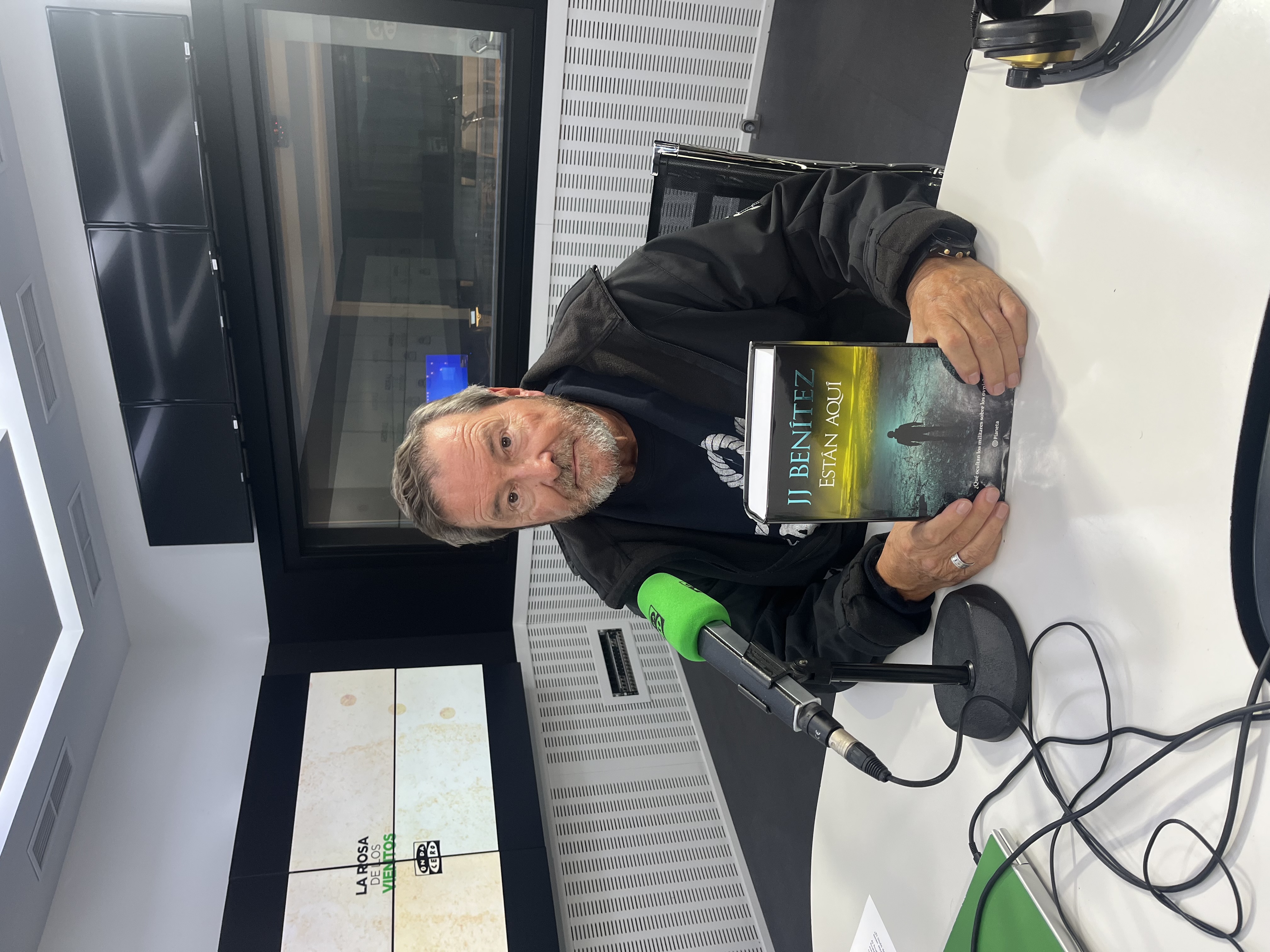 J.J Benítez: "Estoy completamente seguro de que nos visitan cientos de civilizaciones no humanas"