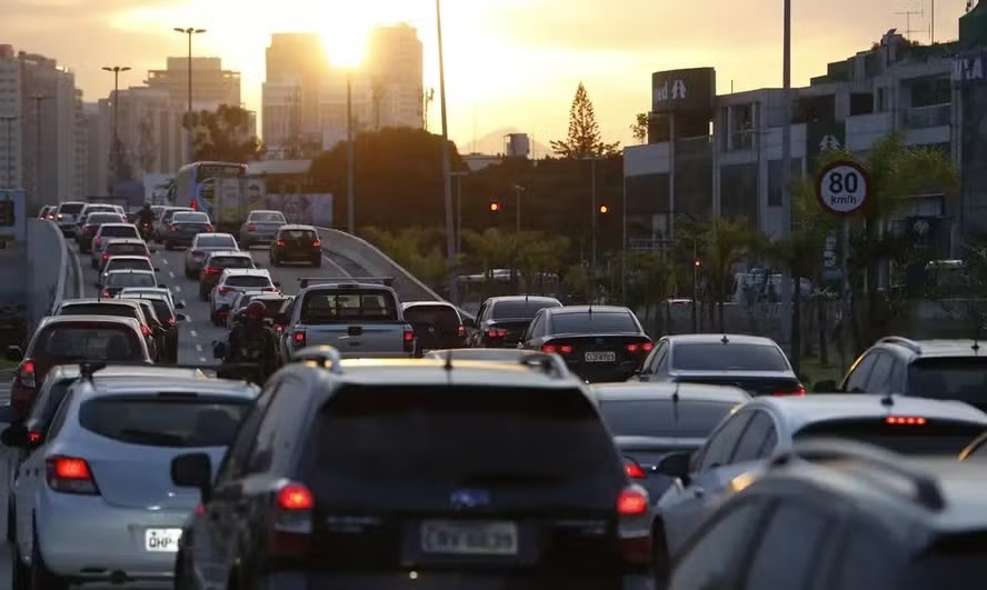 Licenciamento em SP começa por placas 1 e 2; Detran orienta sobre pagamento e prazos episode artwork