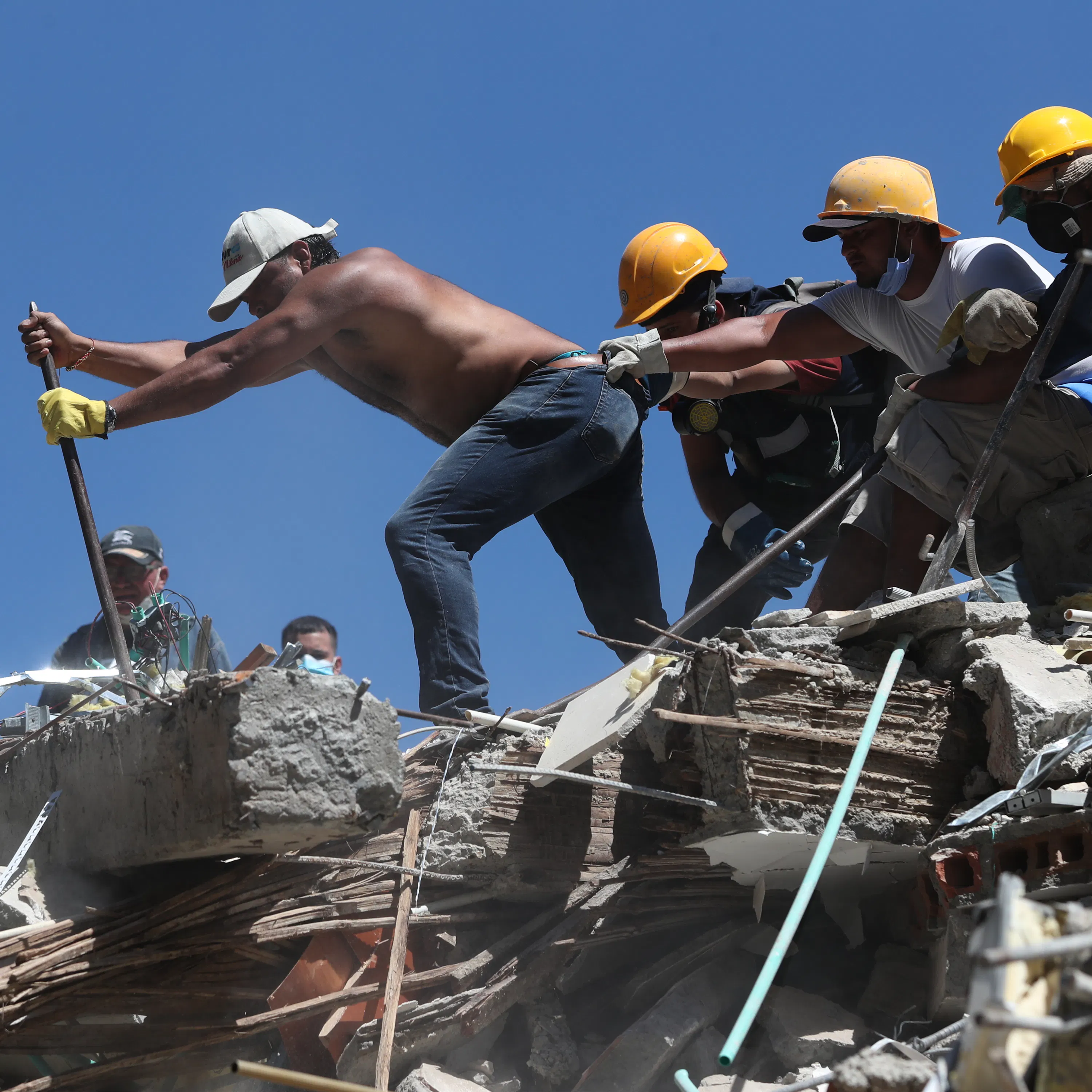 Scores Killed in Colombia Quake episode artwork