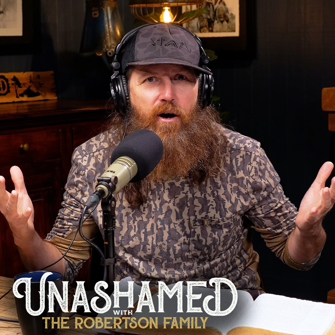 Ep 1081 | Jase Barrels Into Highly Awkward Restaurant Blunder & Godwin Finally Baptizes His Son-in-Law