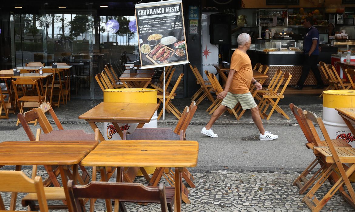 Preços de refeições variam na capital e quilo do self-service pode passar de R$ 80, aponta Procon-SP