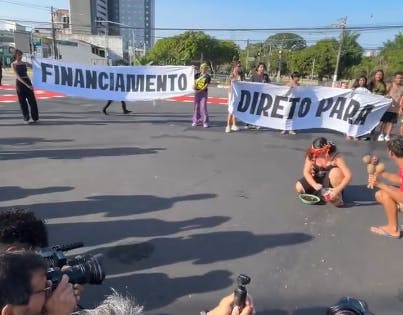 Ribeirinhos protestam contra exploração de petróleo em abertura simbólica da COP30 Ribeirinhos protestam contra exploração de petróleo em abertura simbólica da COP30