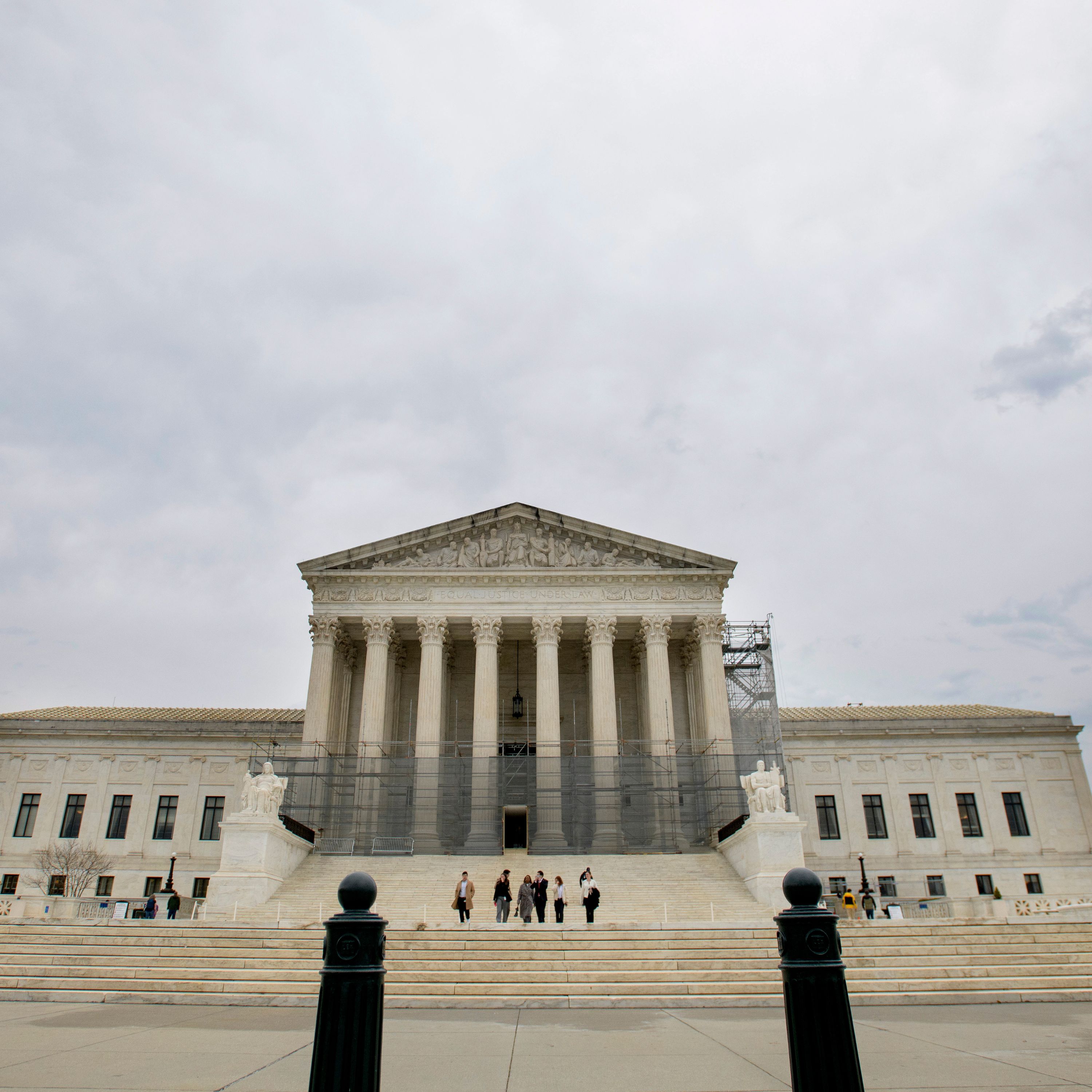 Supreme Court Backs Trump’s Plan to Reshape Federal Workforce