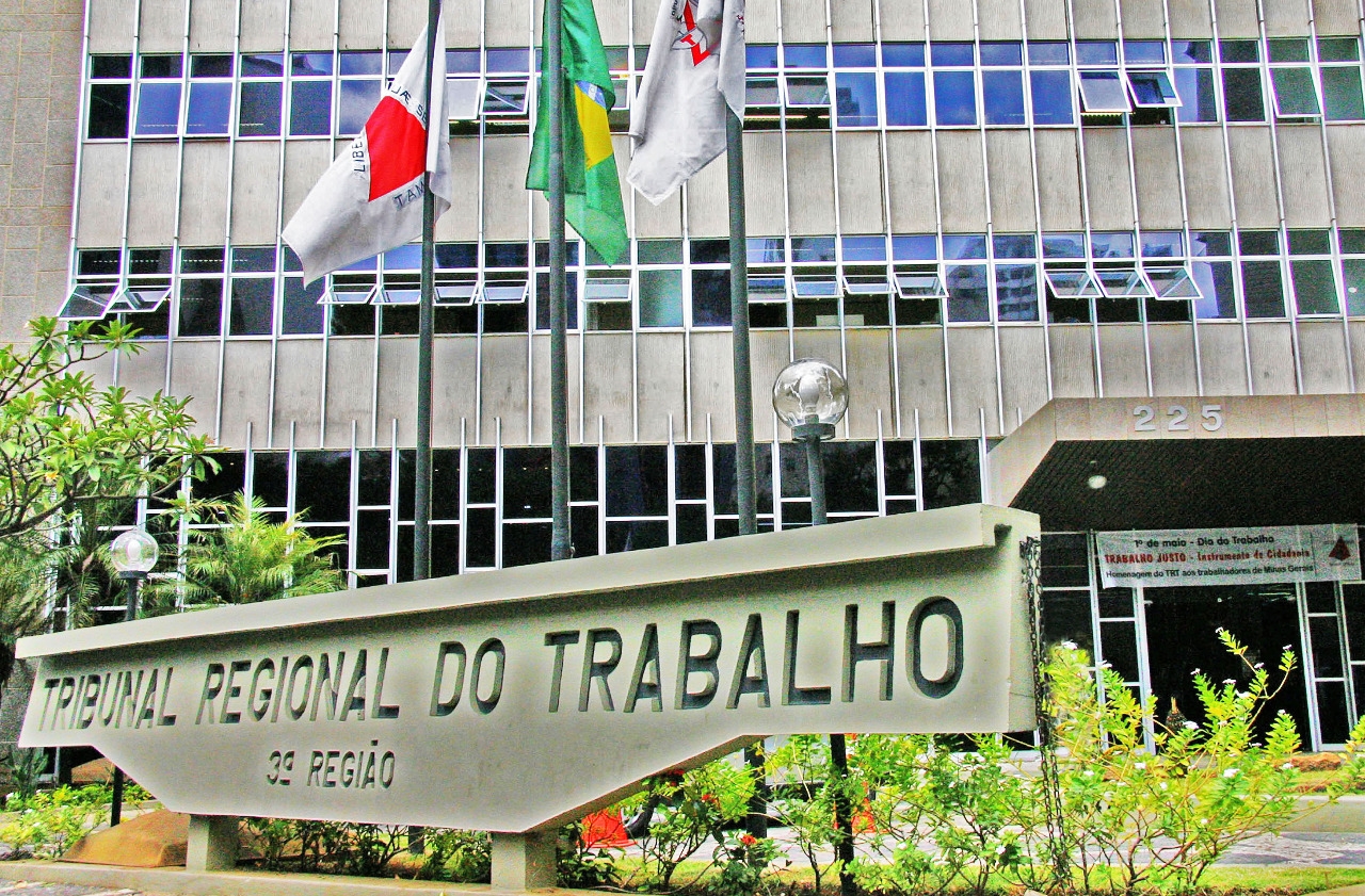 Homem é multado em R$ 500 mil por aliciar paraguaios para trabalhar em fábrica clandestina de cigarros