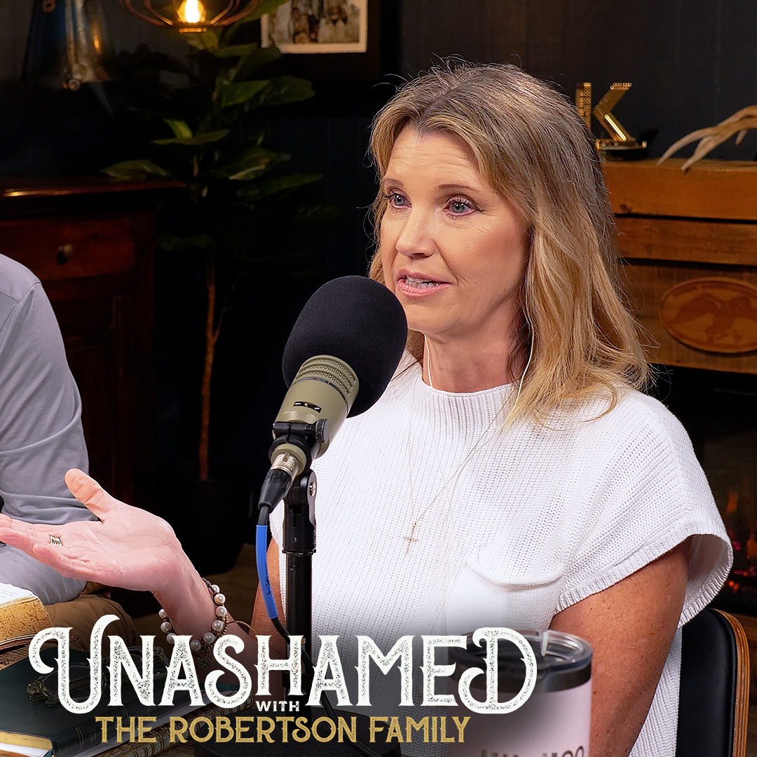 Ep 1087 | Missy Serenades Phil with a Gospel Hymn & How Mamas Are Fighting the War for America’s Kids