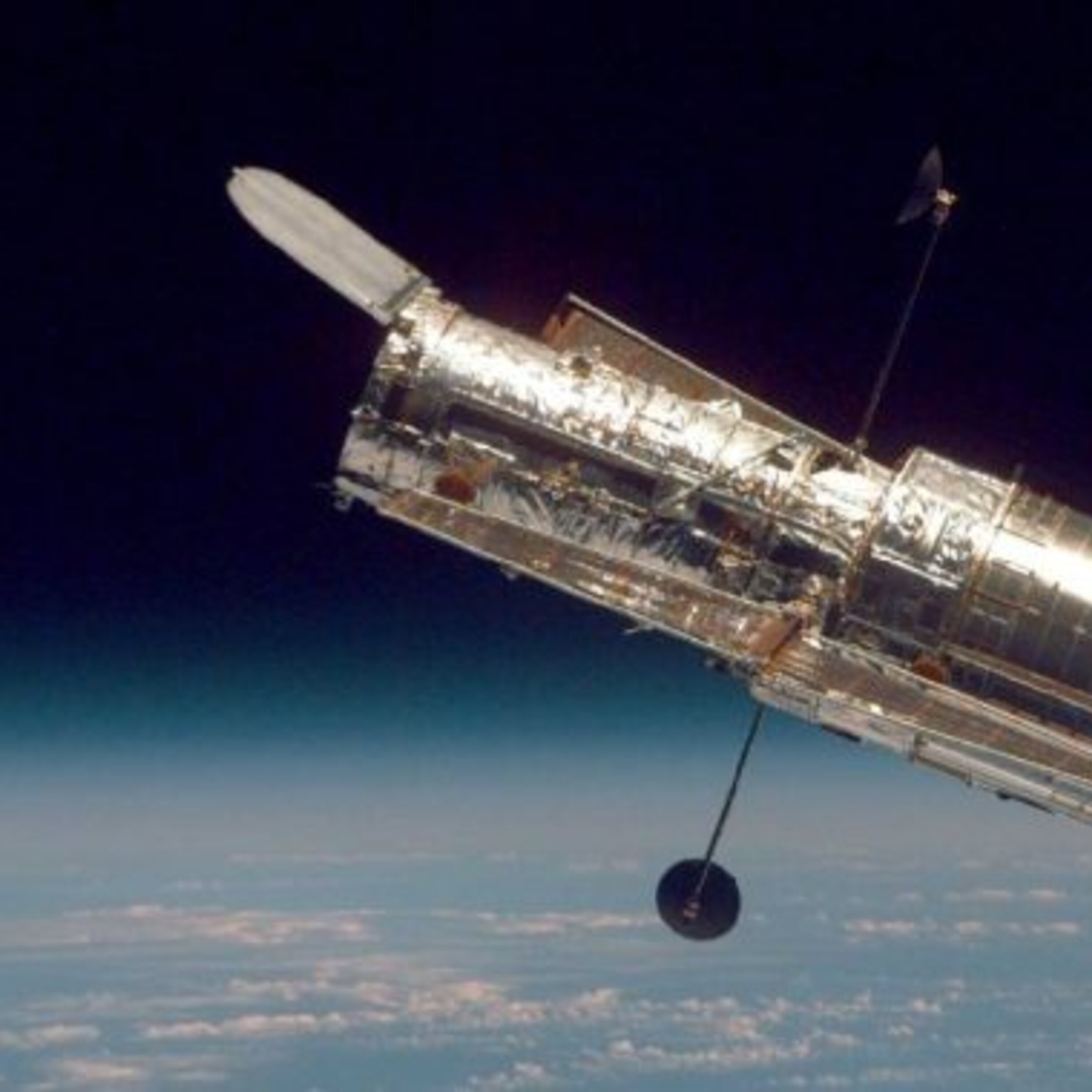 Hubble's 25th anniversary and a news roundup
