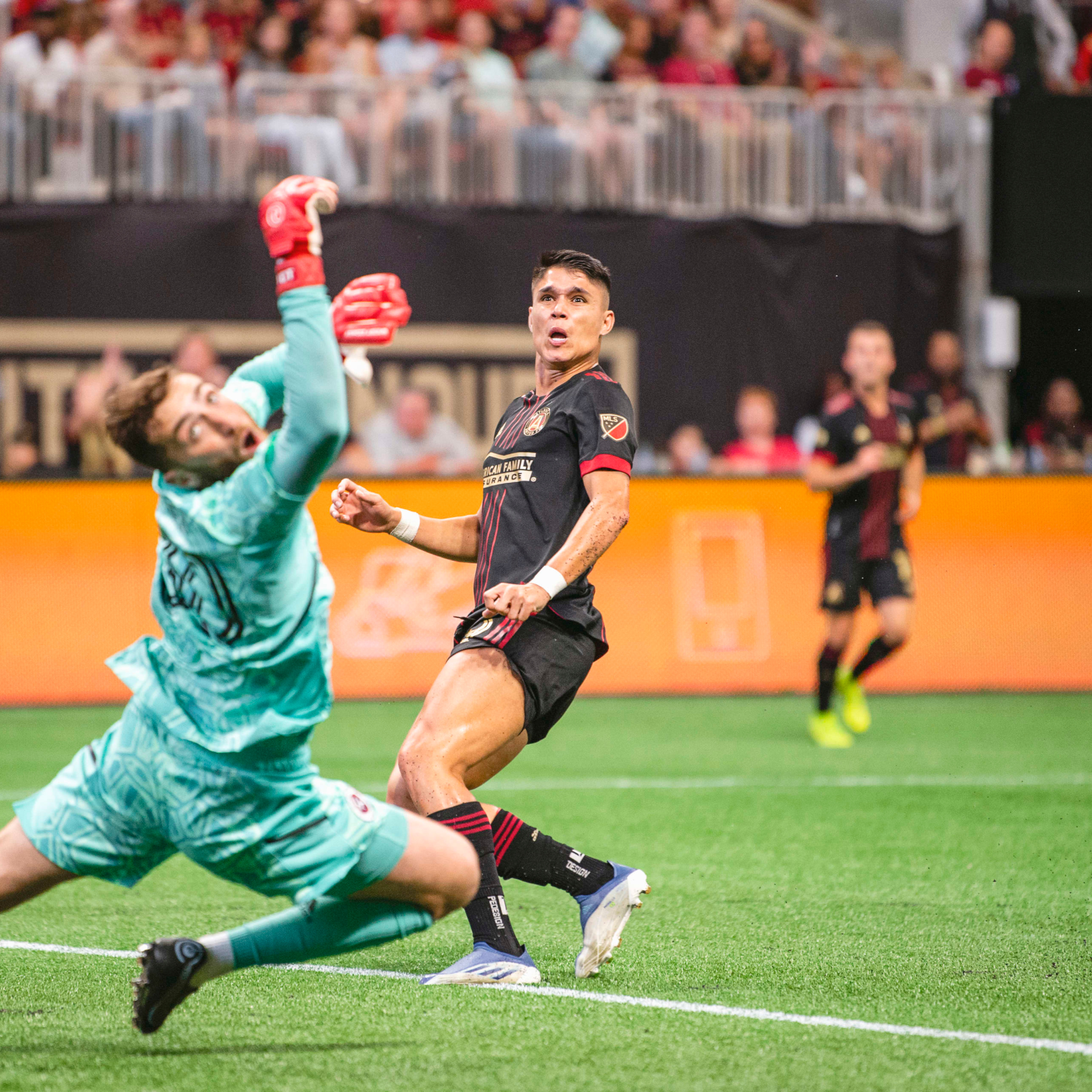 ATL UTD'S ATTACK IS FIRING, CAN THE DEFENSE CATCH UP? + NASHVILLE SC MATCH PREVIEW | FIVE STRIPE WEEKLY #227 episode artwork
