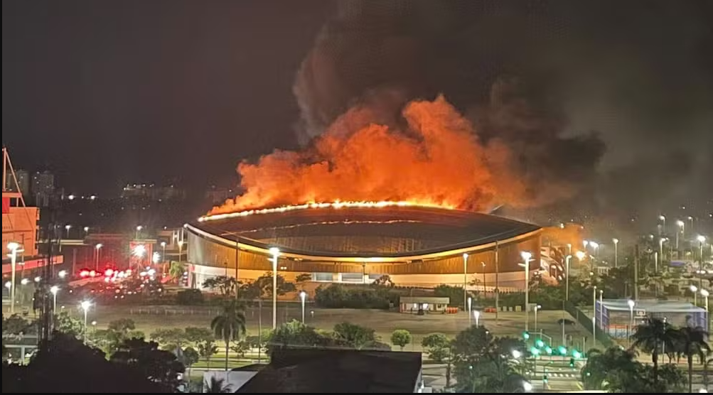 Incêndio atinge Velódromo do Parque Olímpico, no Rio