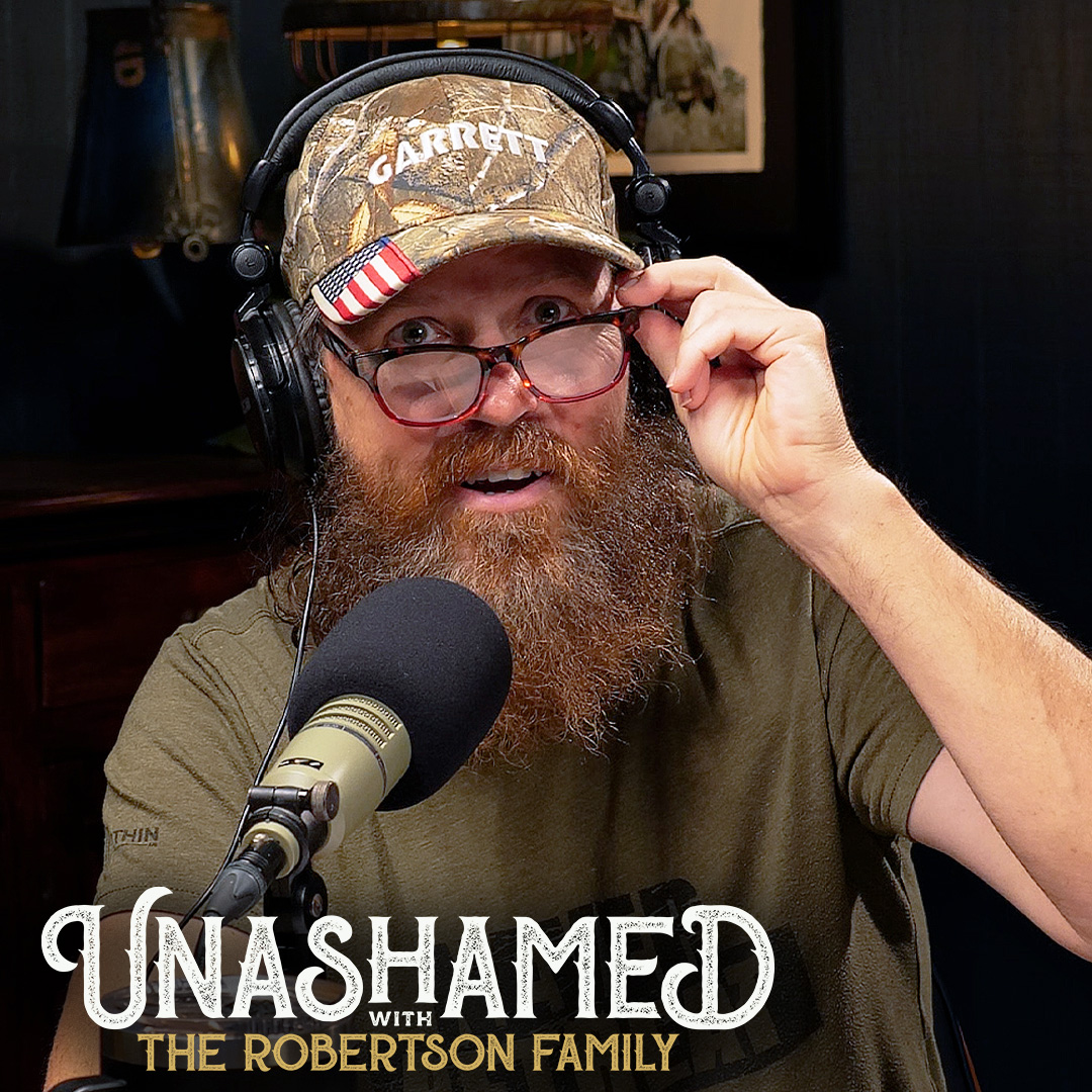 Ep 1096 | Jase & Al Investigate the Mysterious Lights Hovering Over Zach’s Place