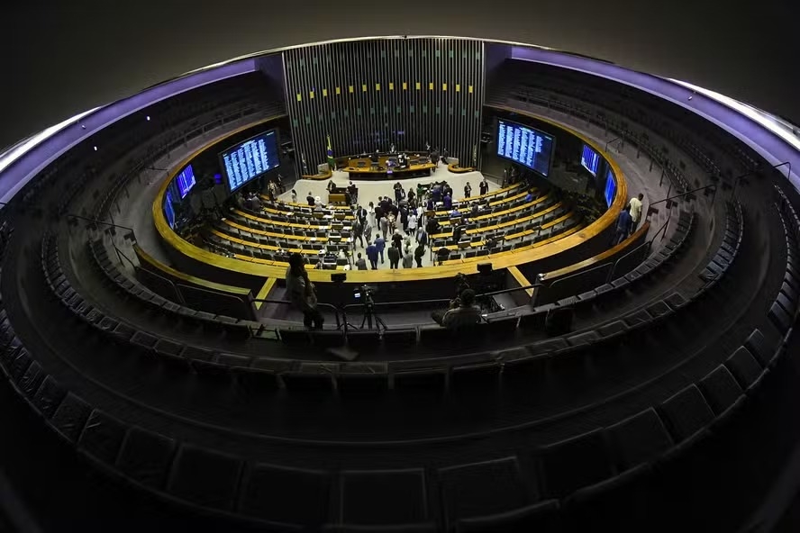 Câmara aprova aumento gradual da licença-paternidade para 20 dias