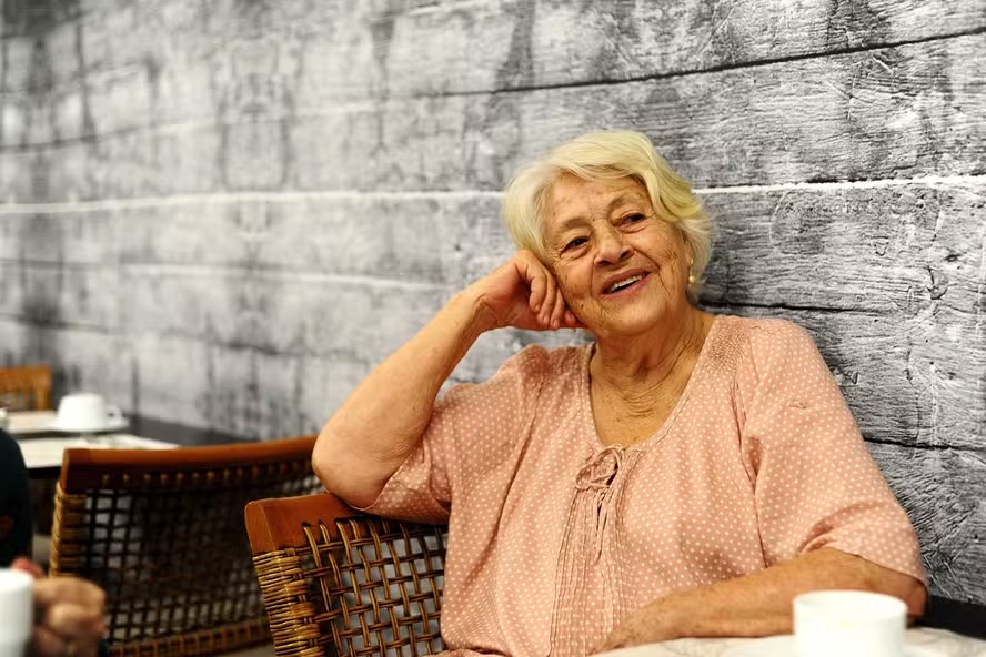 Adélia Prado é hospitalizada em Divinópolis (MG); é a segunda internação da poeta neste ano episode artwork