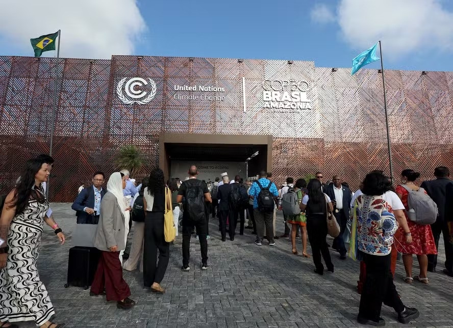 COP aprova textos sem fósseis, sob protestos da Colômbia e ofensa de representante russo episode artwork