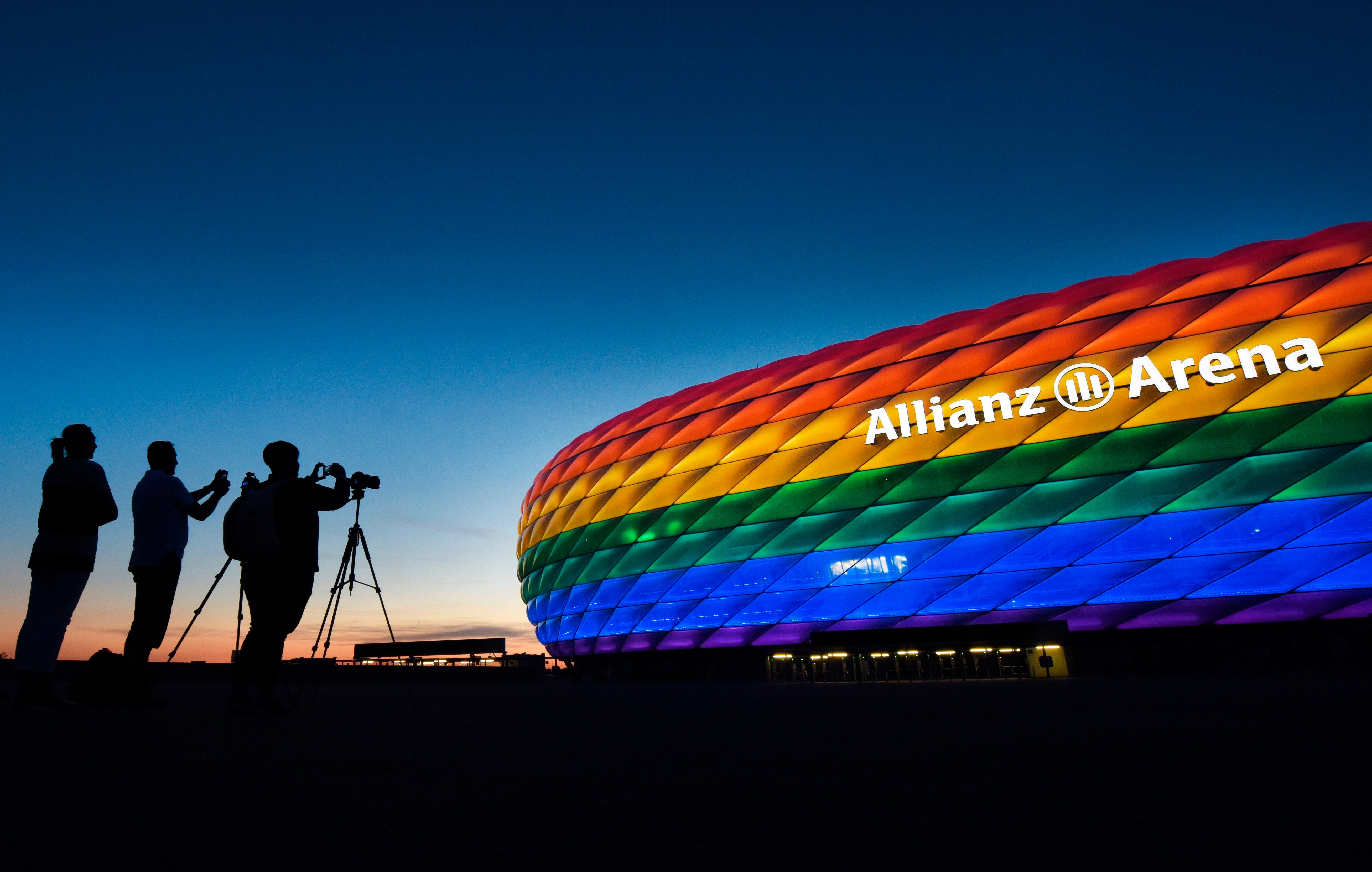 El Orden Mundial: La UEFA y la ley húngara antiLGTB