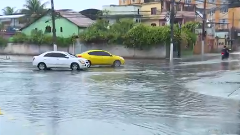 Operação Abre Ralo usa motociclistas para desobstruir rede de drenagem no Rio