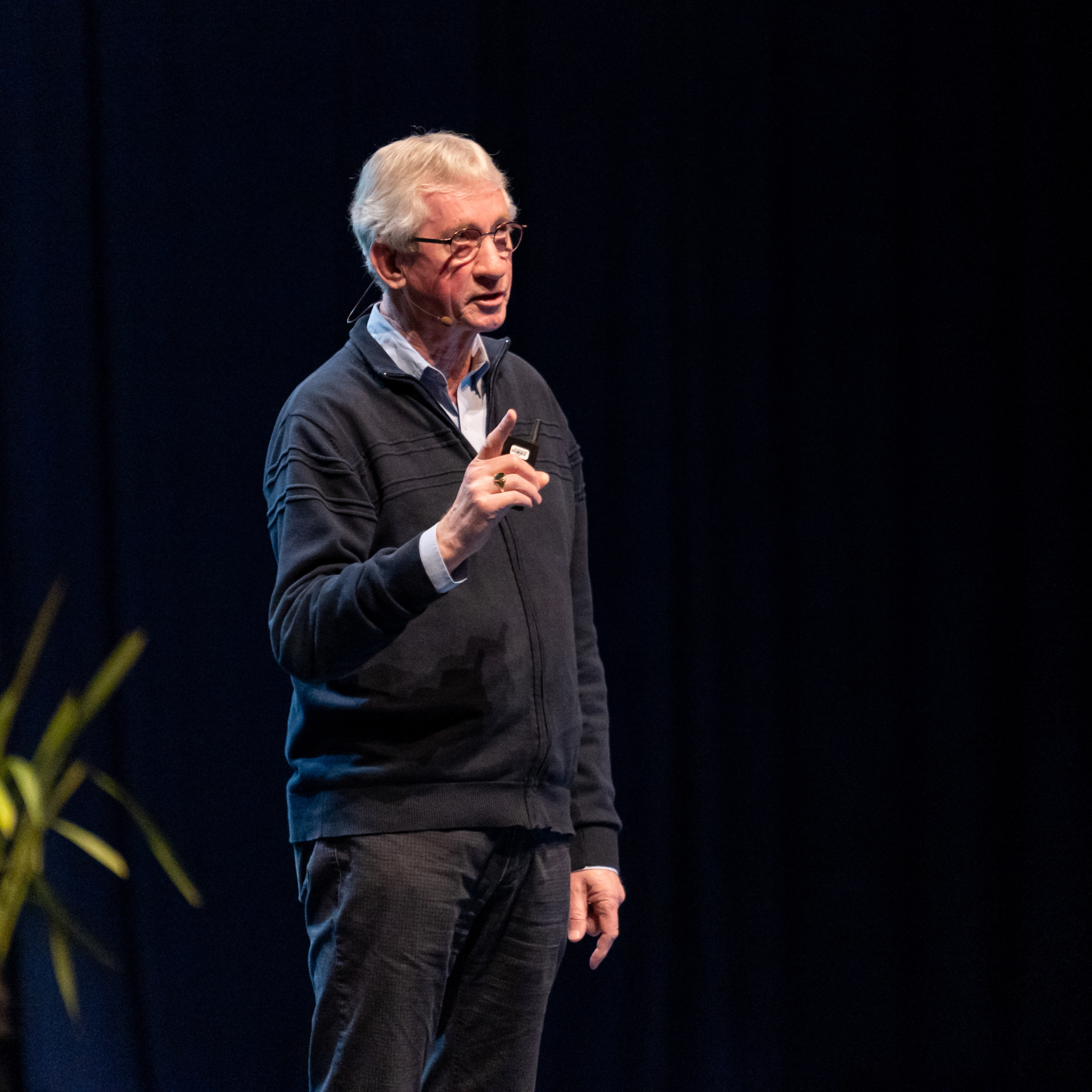 Busting the Myth of Primate Patriarchy:  The Nature of Sex and Gender in Our Ape Relatives | Frans de Waal