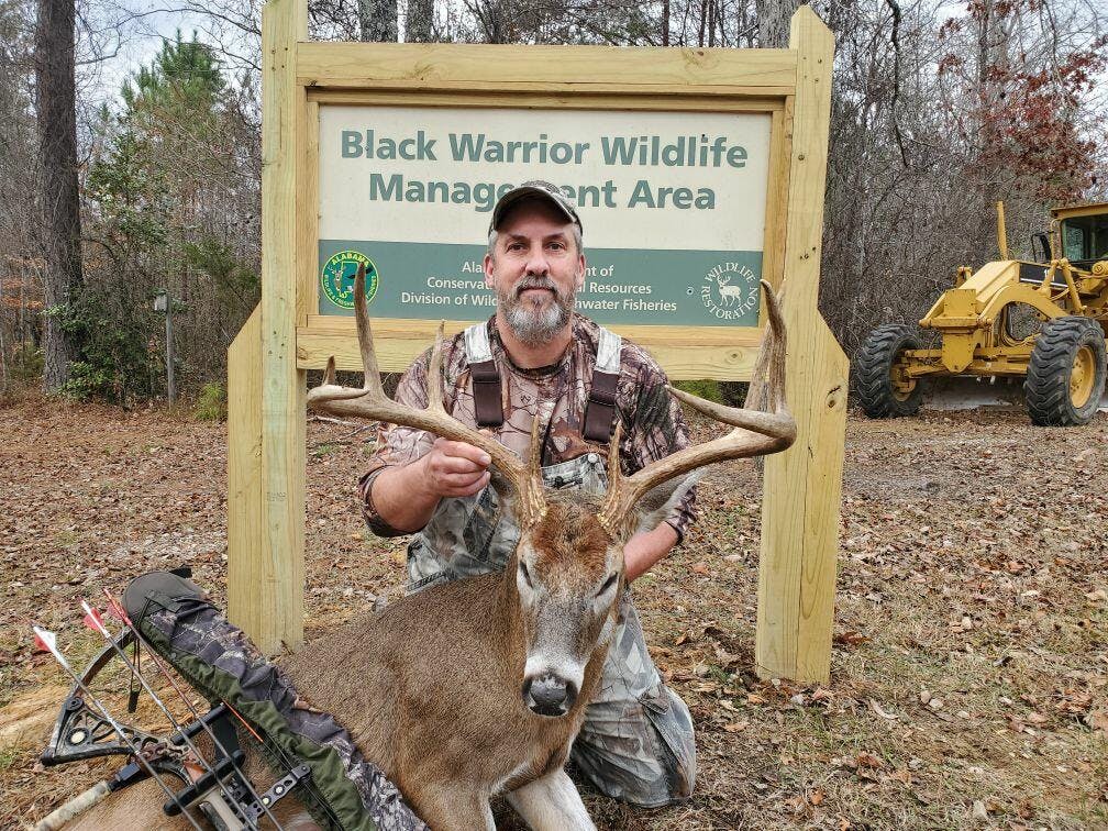 EP.139 - FINDING & HUNTING Big Woods Bucks with Michael Perry
