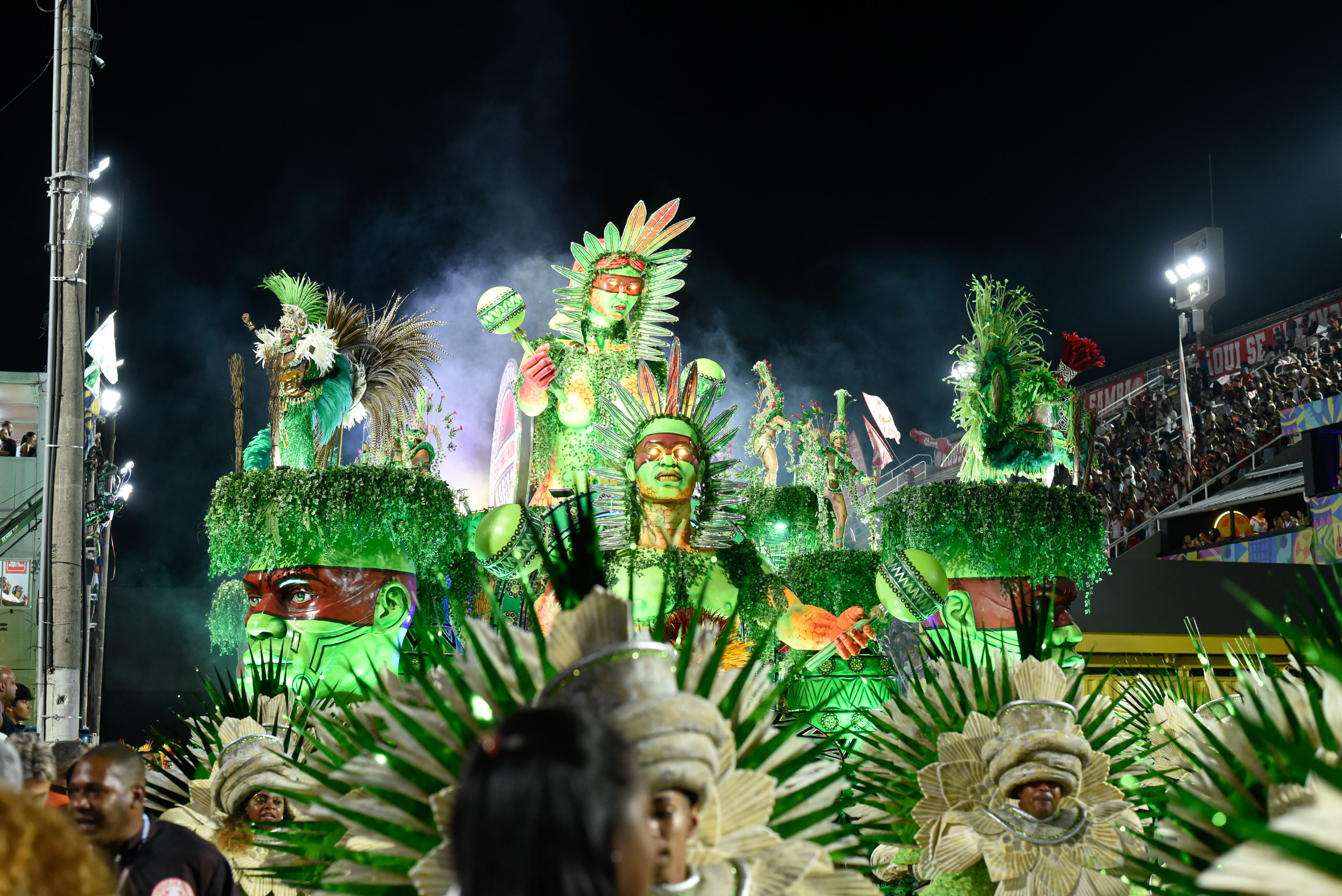 Escolas da Série Ouro abrem desfiles do carnaval do Rio episode artwork