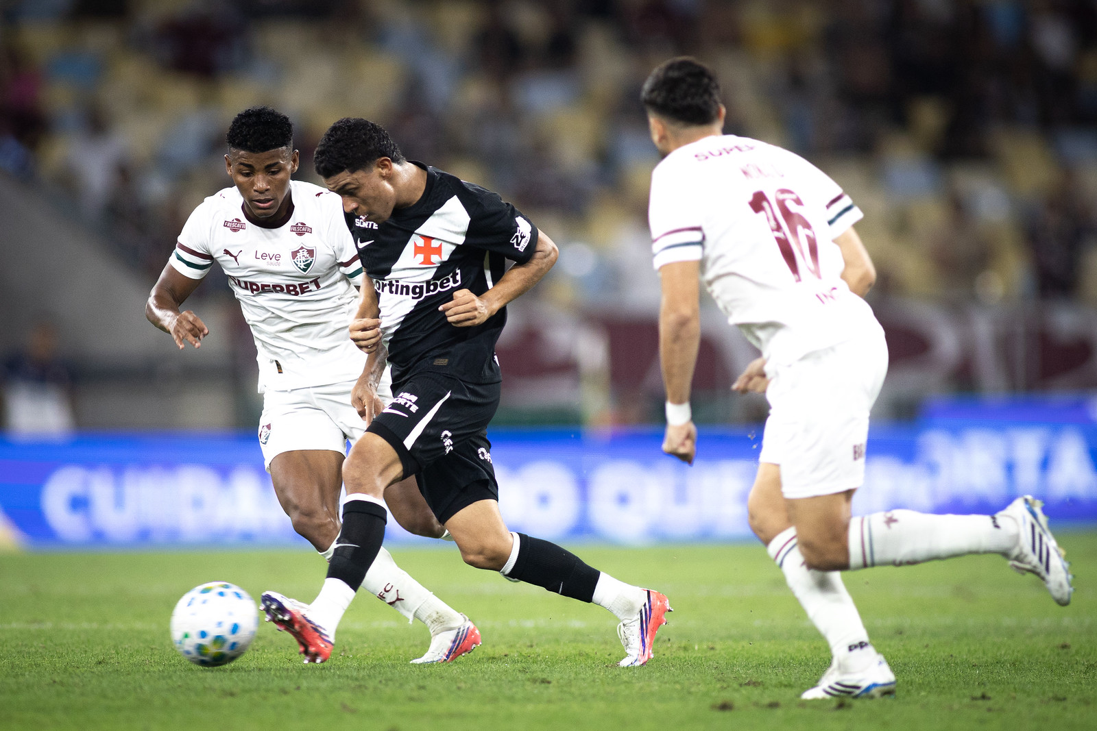 Vasco vence por 3 a 1 e elimina o Fluminense na Copa do Brasil episode artwork