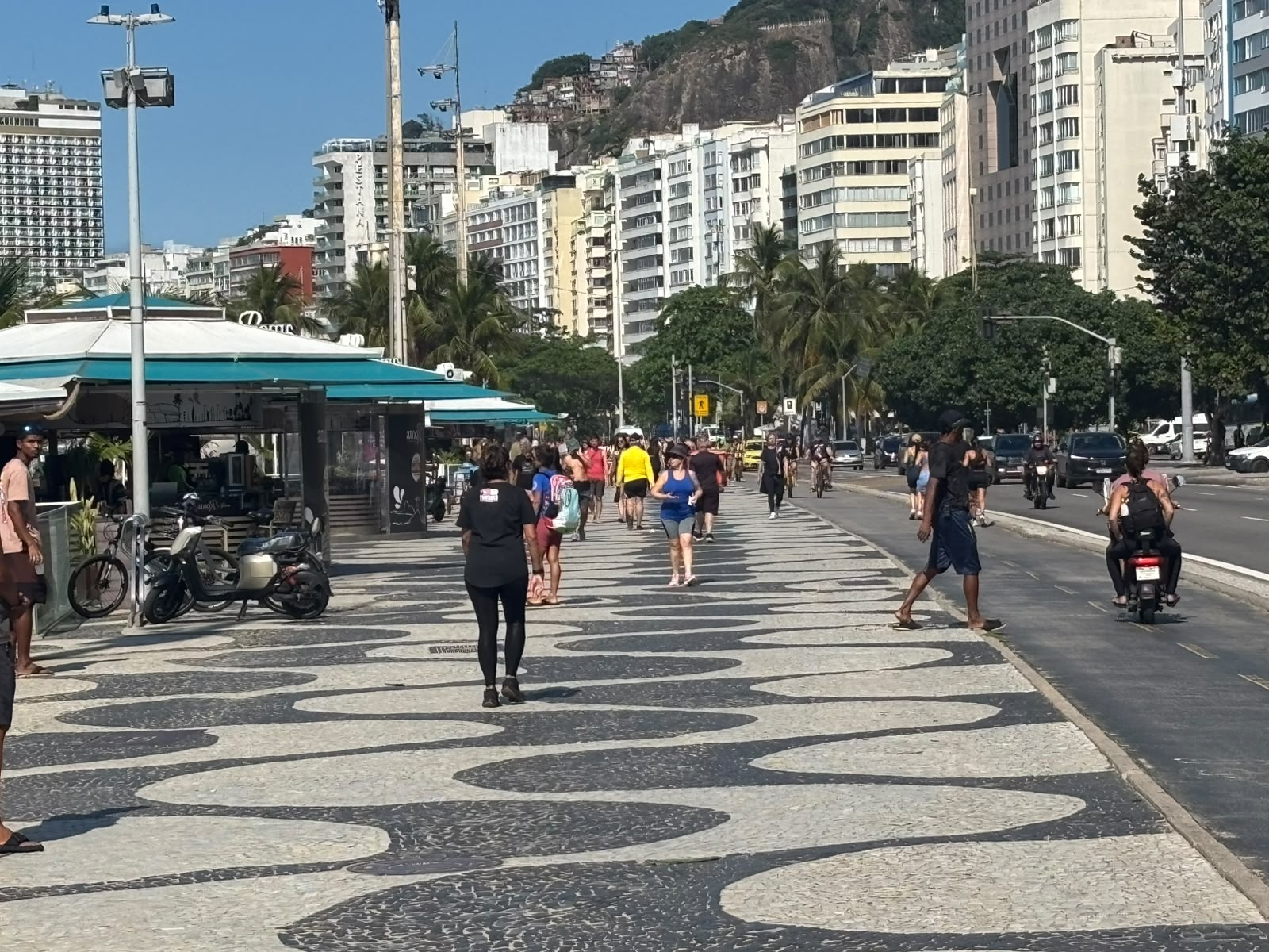 Após semanas de chuva, sol abre no Rio e gera movimentação nas praias episode artwork