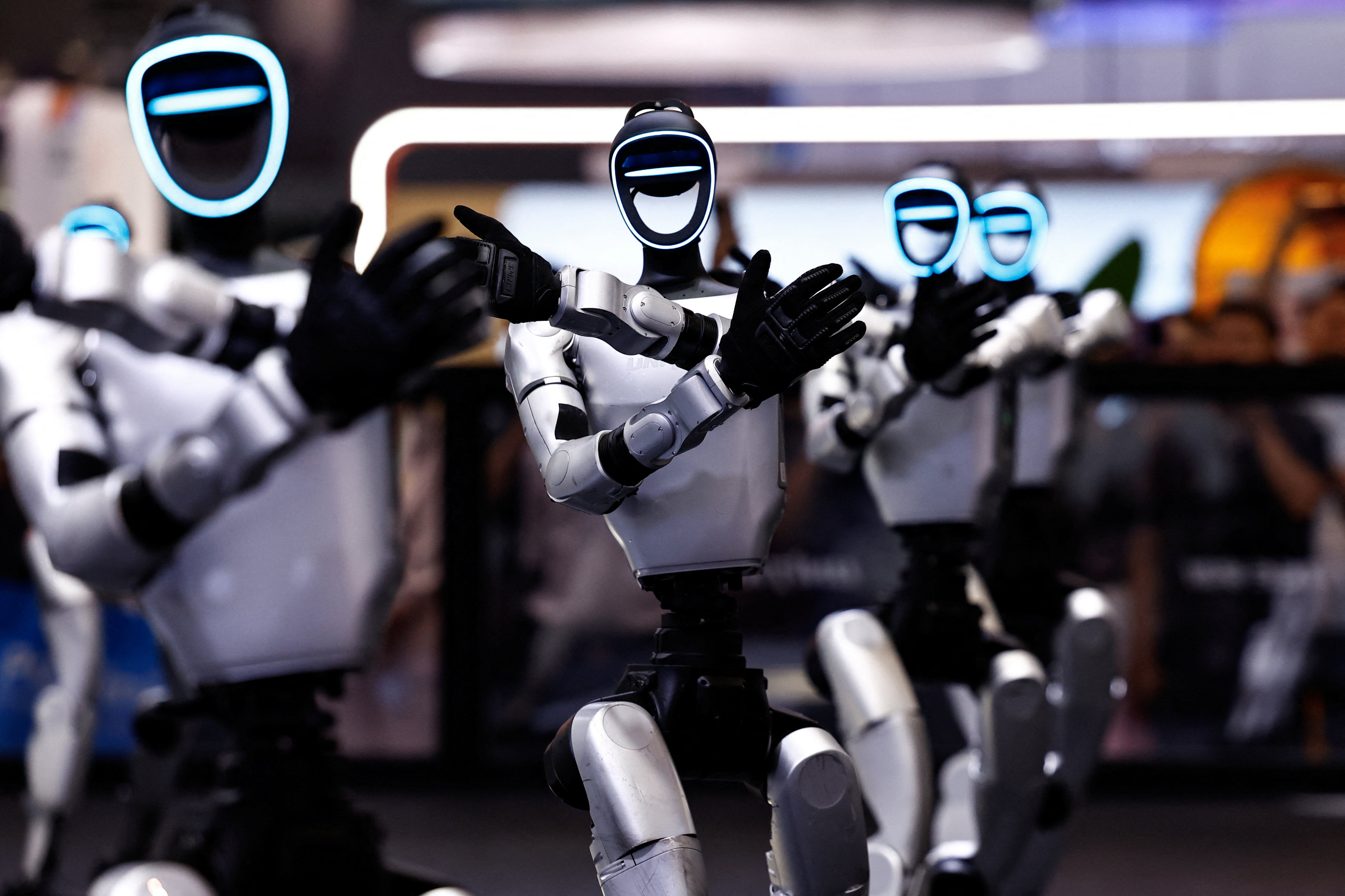 $40 trillion debt, cancer vaccine, humanoid robots and IDF probes