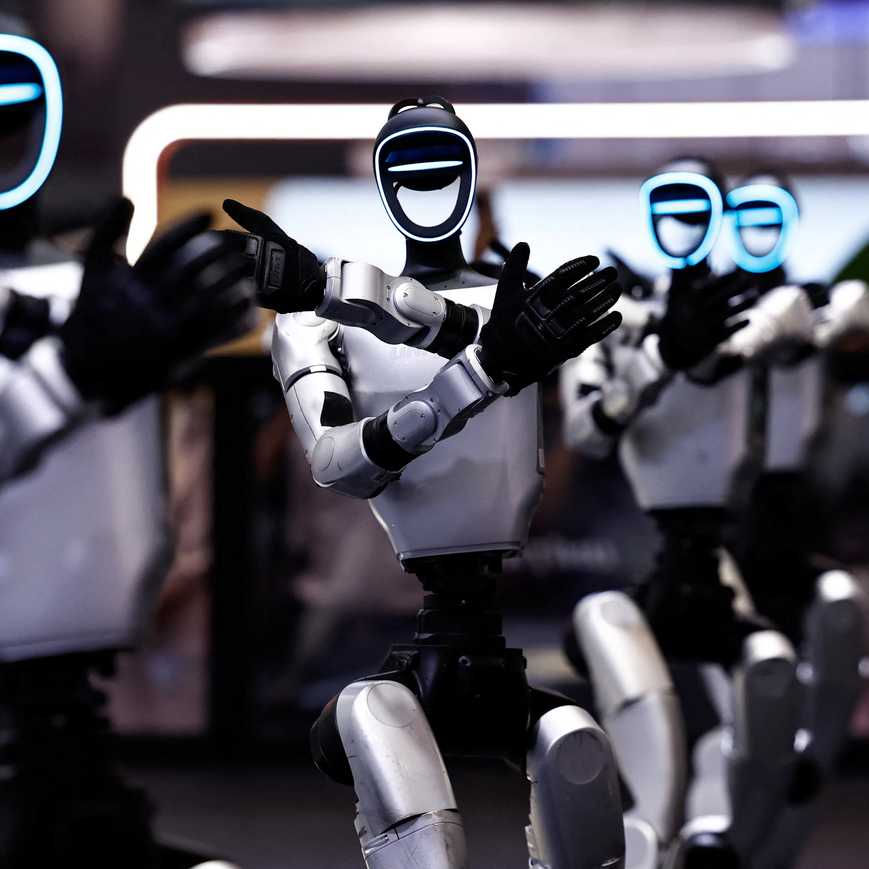 $40 trillion debt, cancer vaccine, humanoid robots and IDF probes