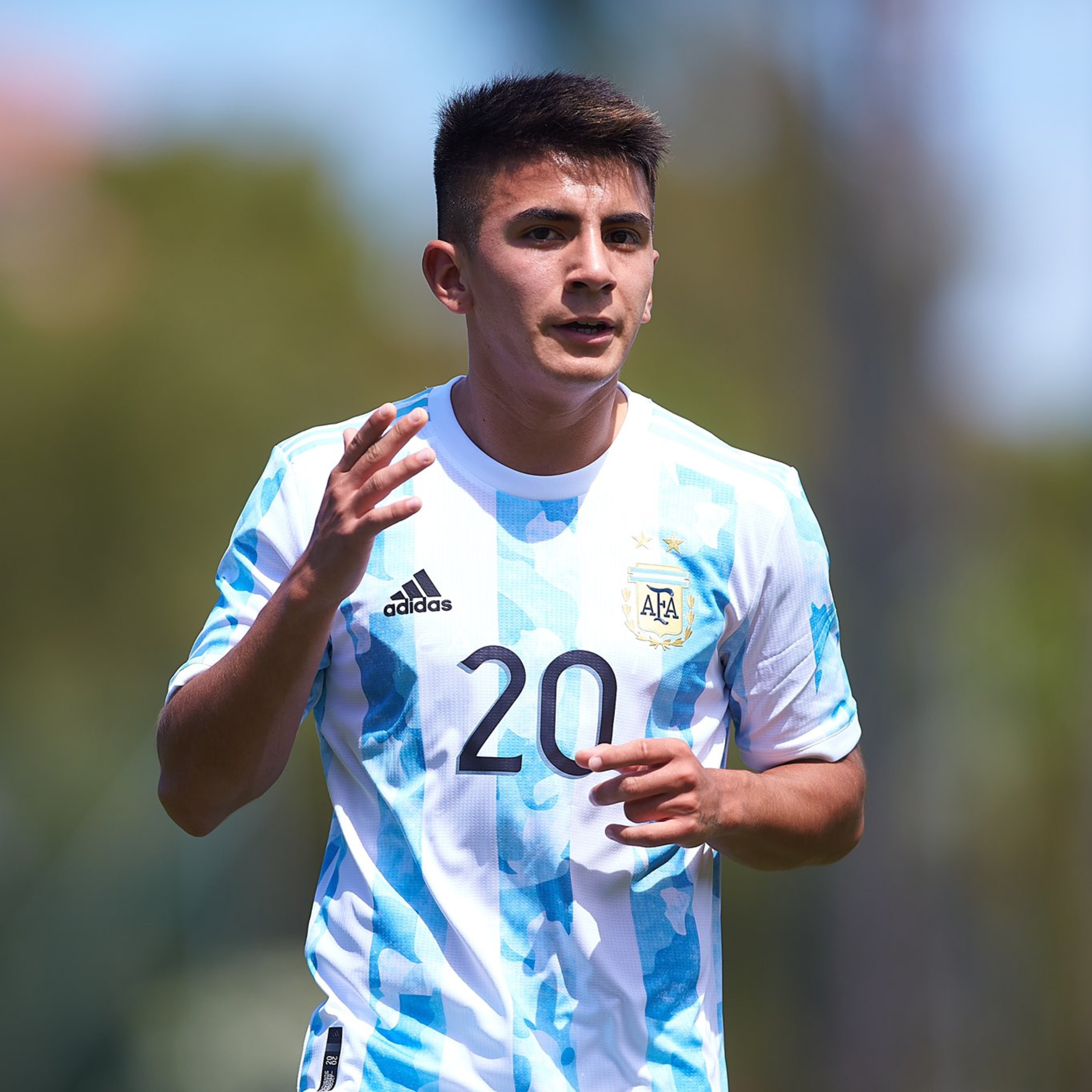 THIAGO ALMADA OFFICIAL BY VELEZ, BUT ATL UTD REBUFF; MILES ROBINSON LEFT OFF USMNT ROSTER?! | FIVE STRIPE WEEKLY #206 episode artwork