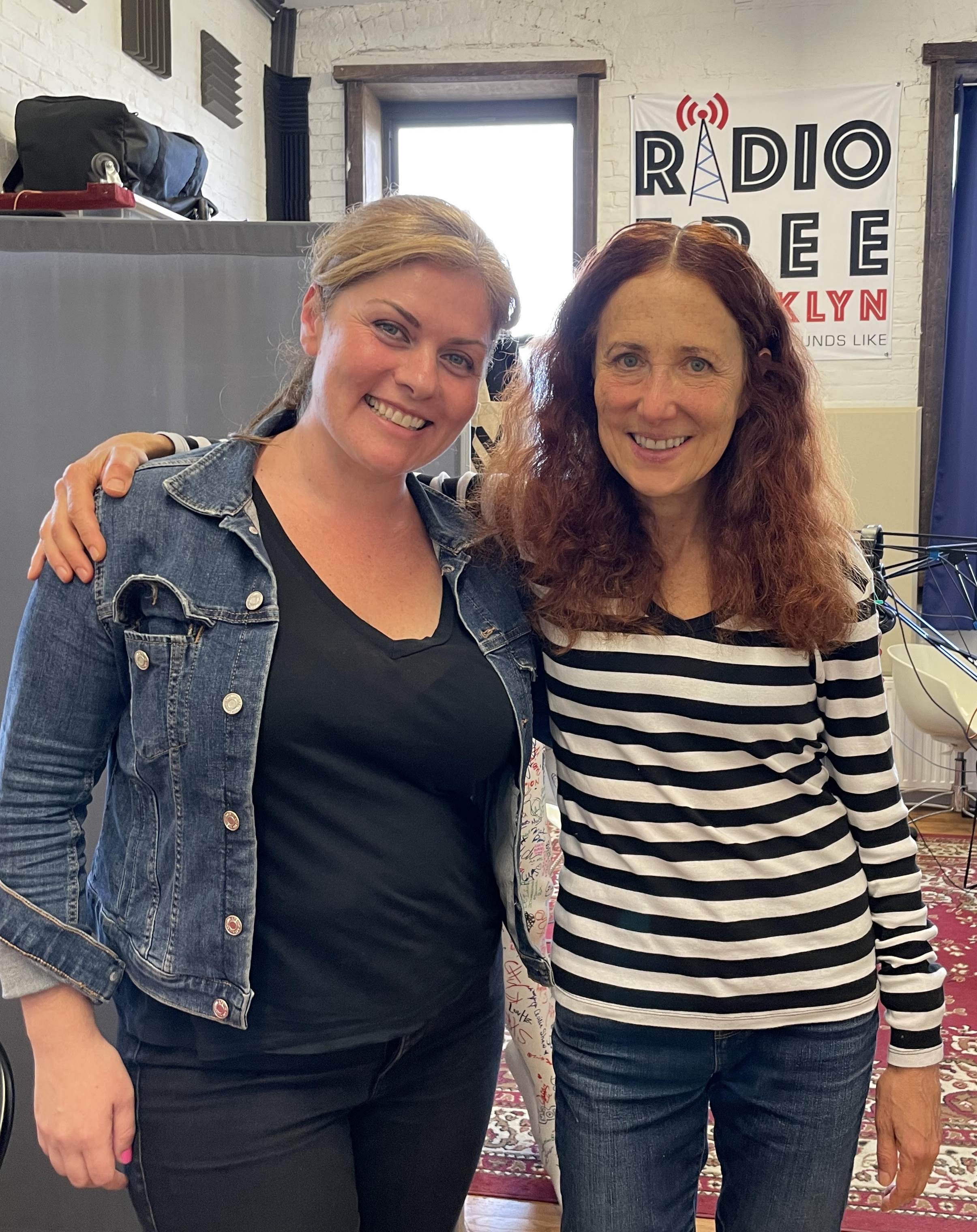 DLG277 Comedian Lana Siebel's life story is hard to imagine, but Dr. Lisa gives it a shot. episode artwork