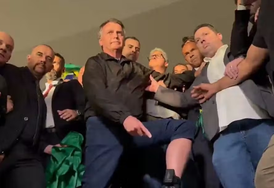 Após Bolsonaro começar a usar tornozeleira eletrônica, pesquisas sobre equipamento disparam