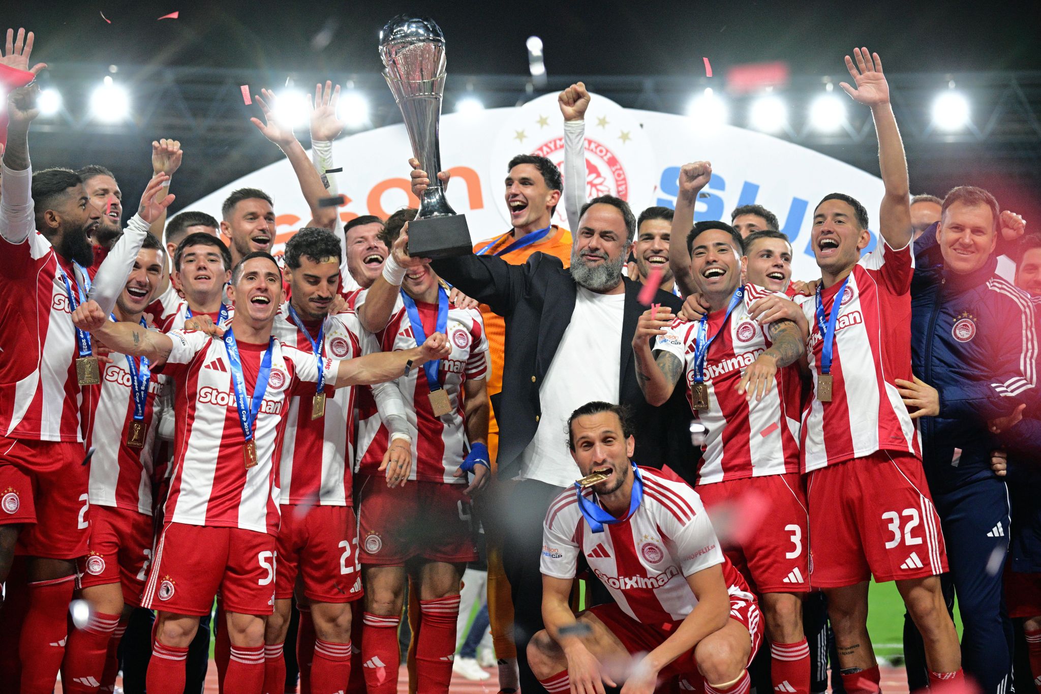 Supercopas vão consagrar primeiros campeões do ano: Olympiacos já levantou sua taça
