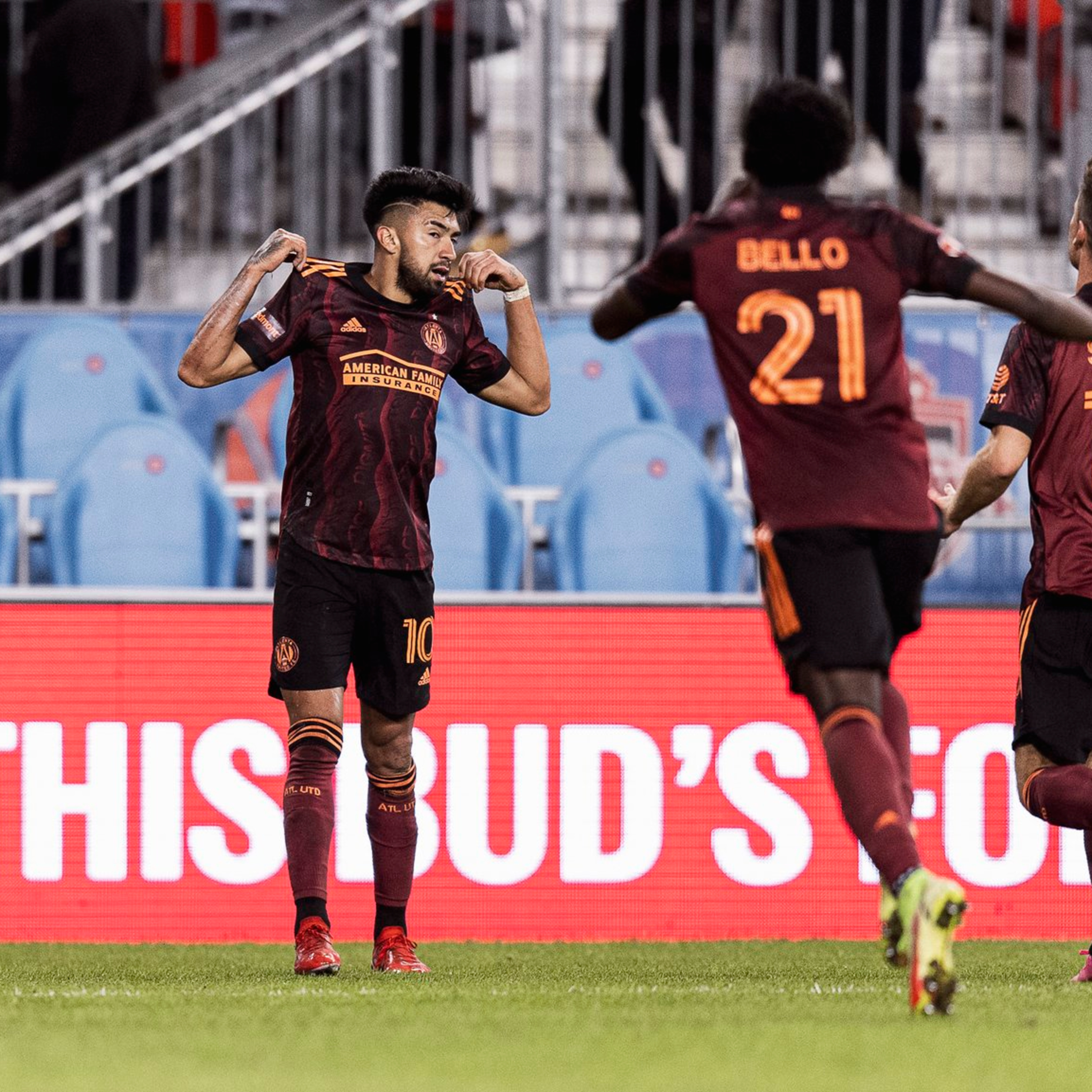 MORENO BALLS OUT & BARCO SEES RED IN A WILD MATCH IN TORONTO! | FIVE STRIPE WEEKLY #200 episode artwork