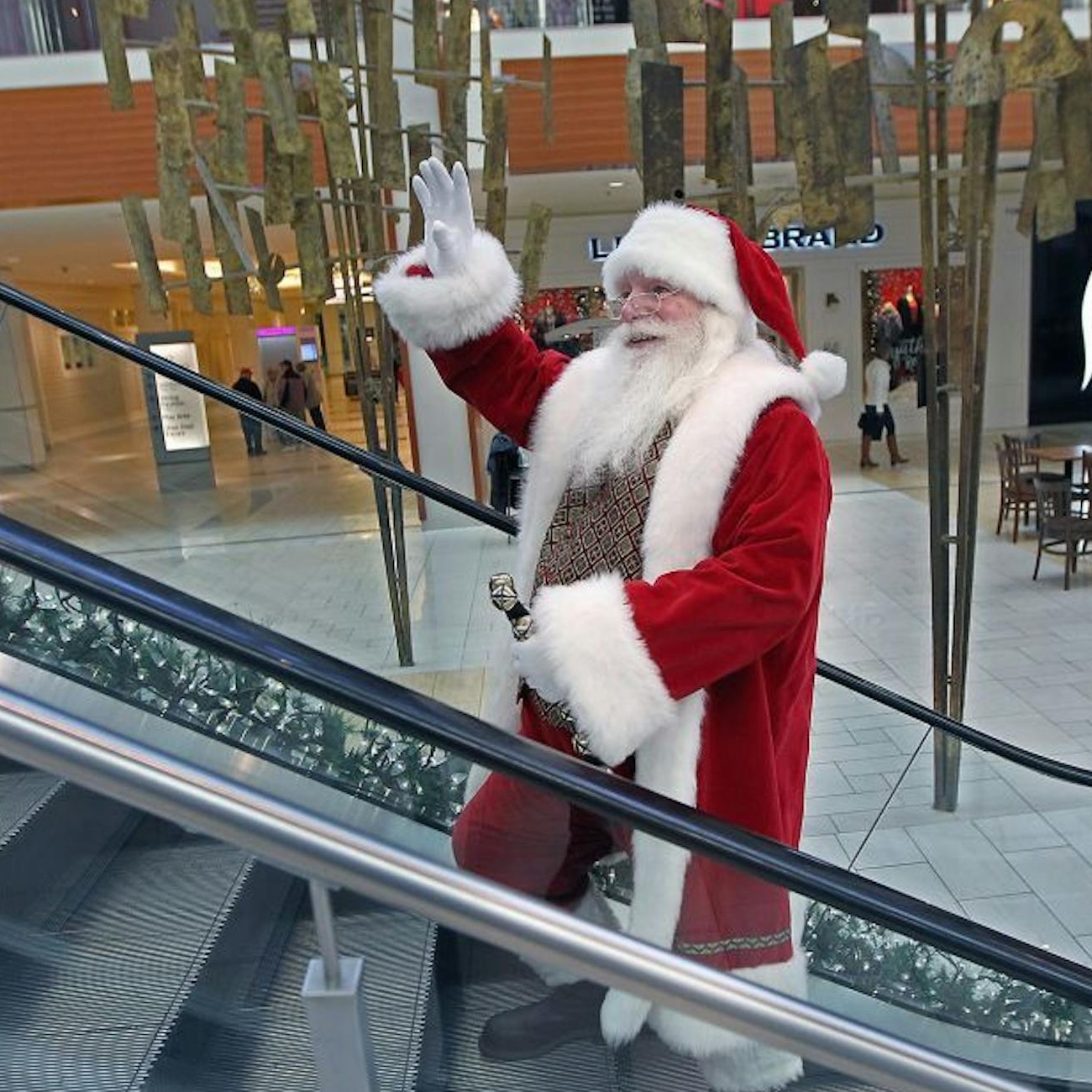 How did Minnesota become home to the world's first shopping mall?