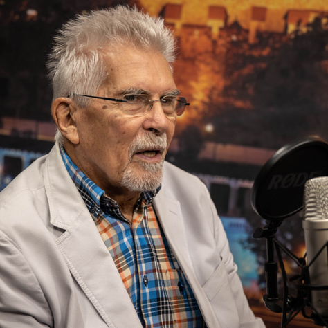 Toldi Miklós simán veri Pókembert, mert ő magyar hős