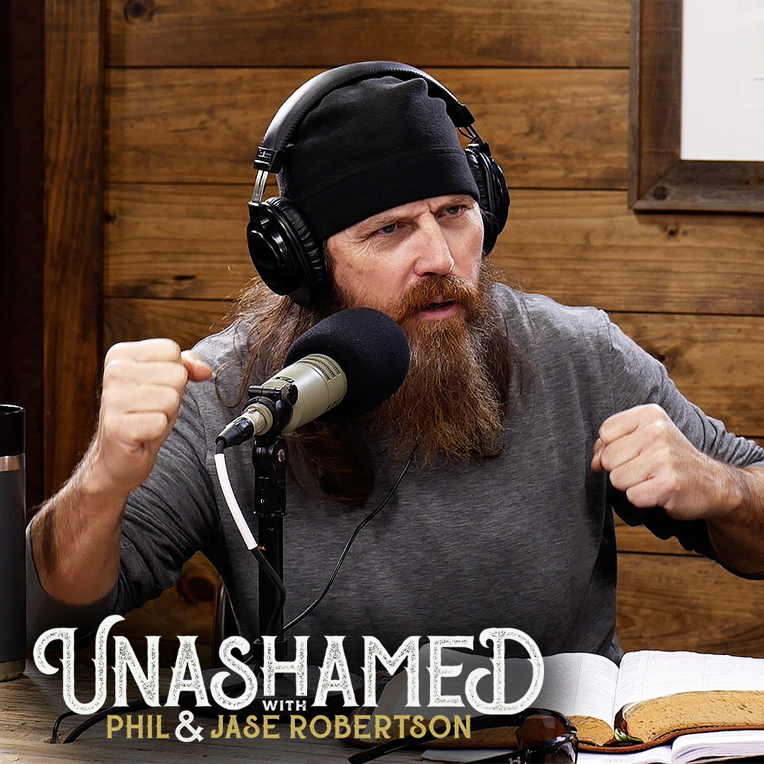 Ep 817 | Phil Receives a Thoughtful Gift from His Son & Jase Suggests a ‘Rocky’-Style Workout