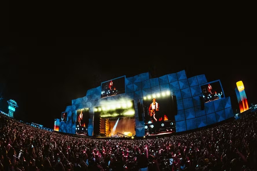 Ingressos de shows têm taxas que aumentam o preço em até 30%; entenda se prática é abusiva