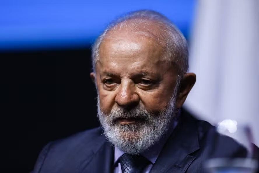 Lula sanciona isenção do IR para quem ganha até R$ 5 mil e sinaliza apoio para isentar PLR Lula sanciona isenção do IR para quem ganha até R$ 5 mil e sinaliza apoio para isentar PLR